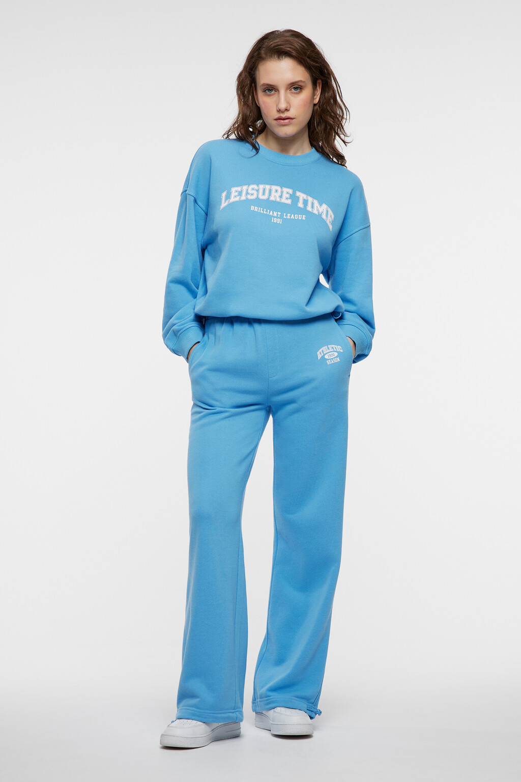 Брюки-джоггеры хлопковые с принтом и утяжками - цвет голубой - 4