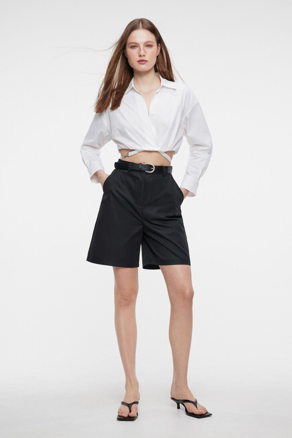 Шорты-бермуды с высокой посадкой и кожаным ремнем - цвет черный - 5