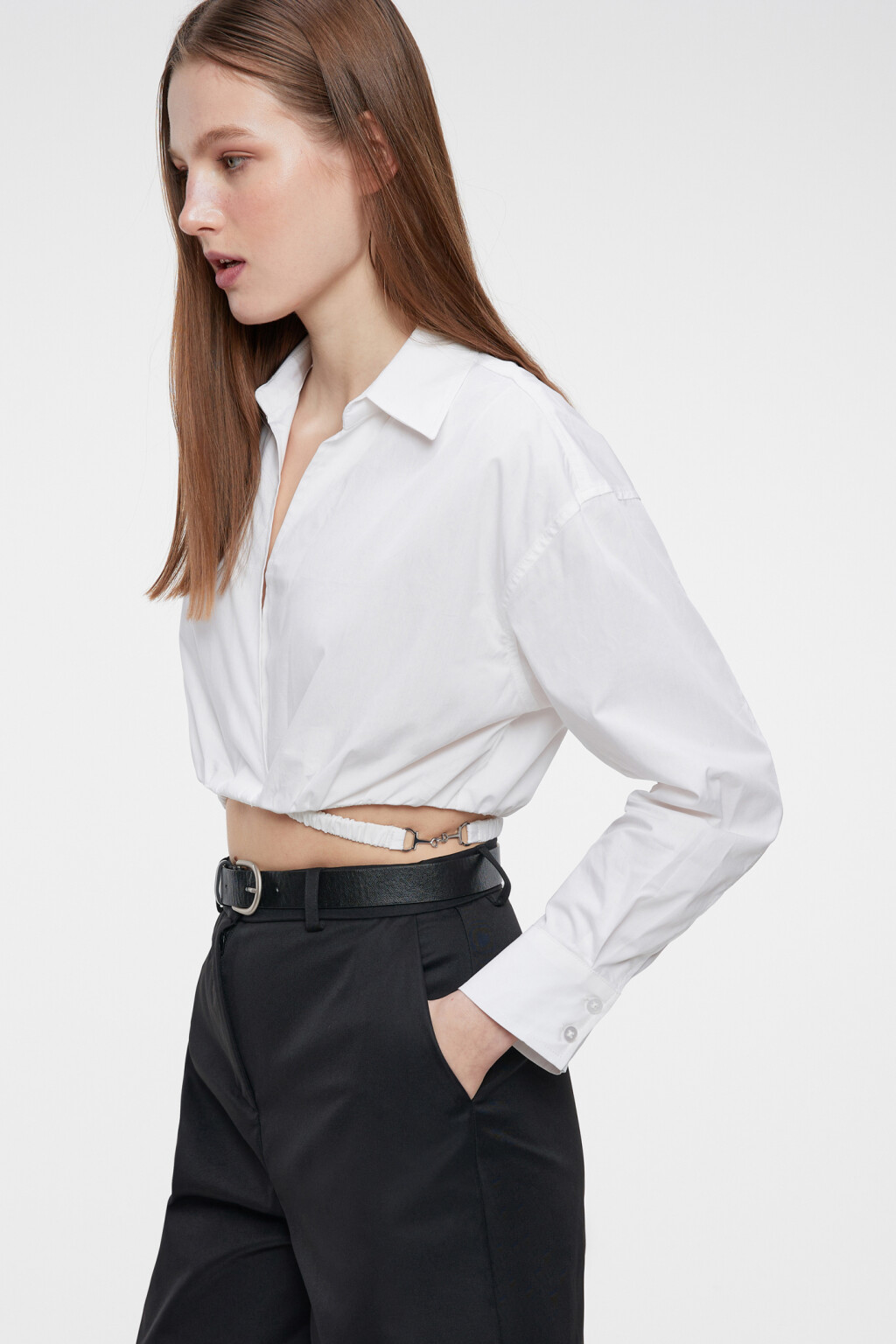 Шорты-бермуды с высокой посадкой и кожаным ремнем - цвет черный - 4