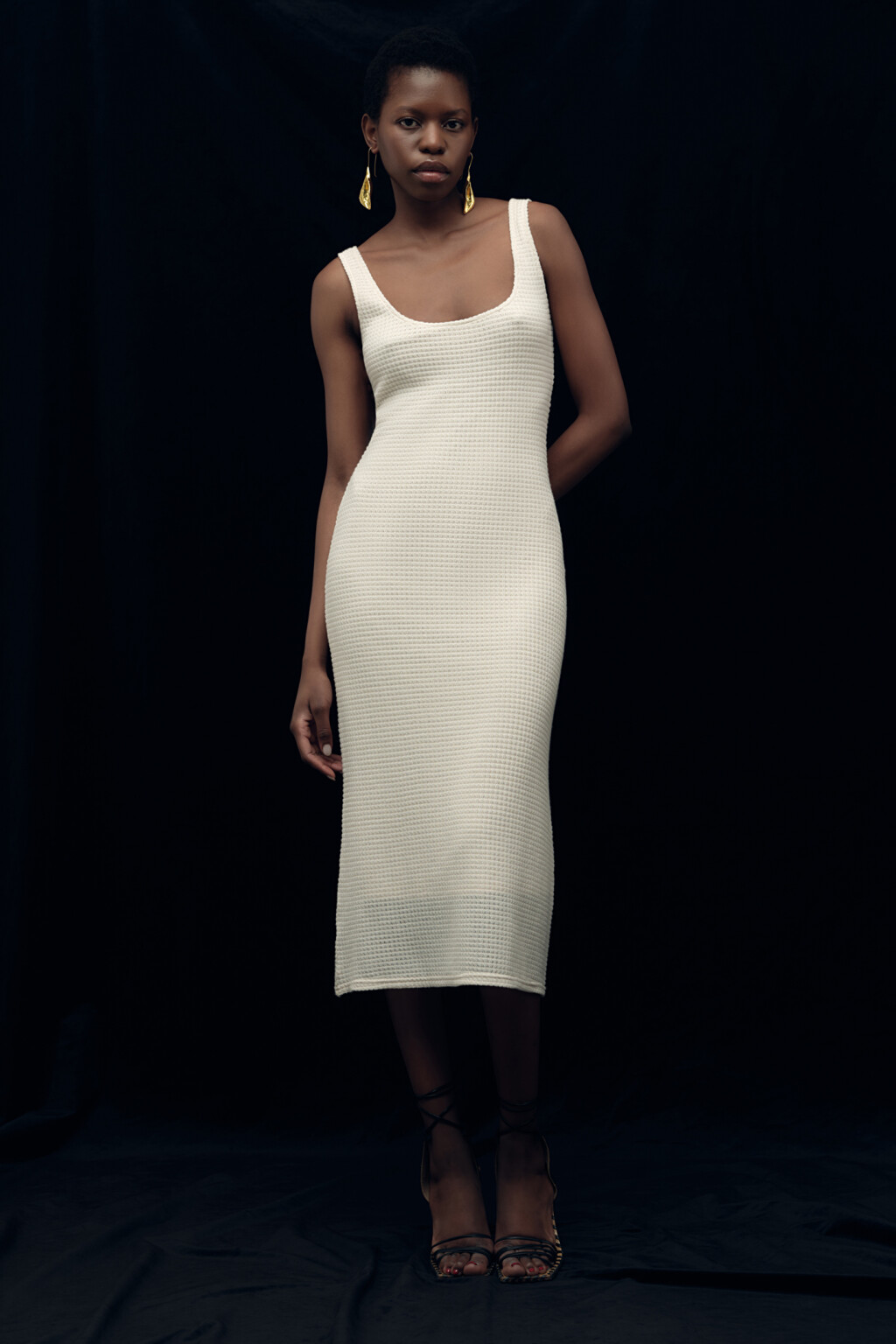 Платье-майка миди облегающее вязаное на широких бретелях - цвет бежевый - 9