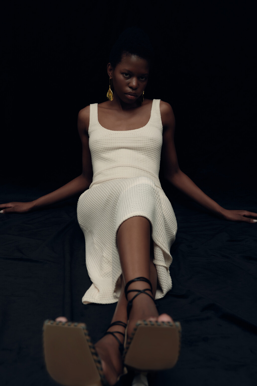 Платье-майка миди облегающее вязаное на широких бретелях - цвет бежевый - 11