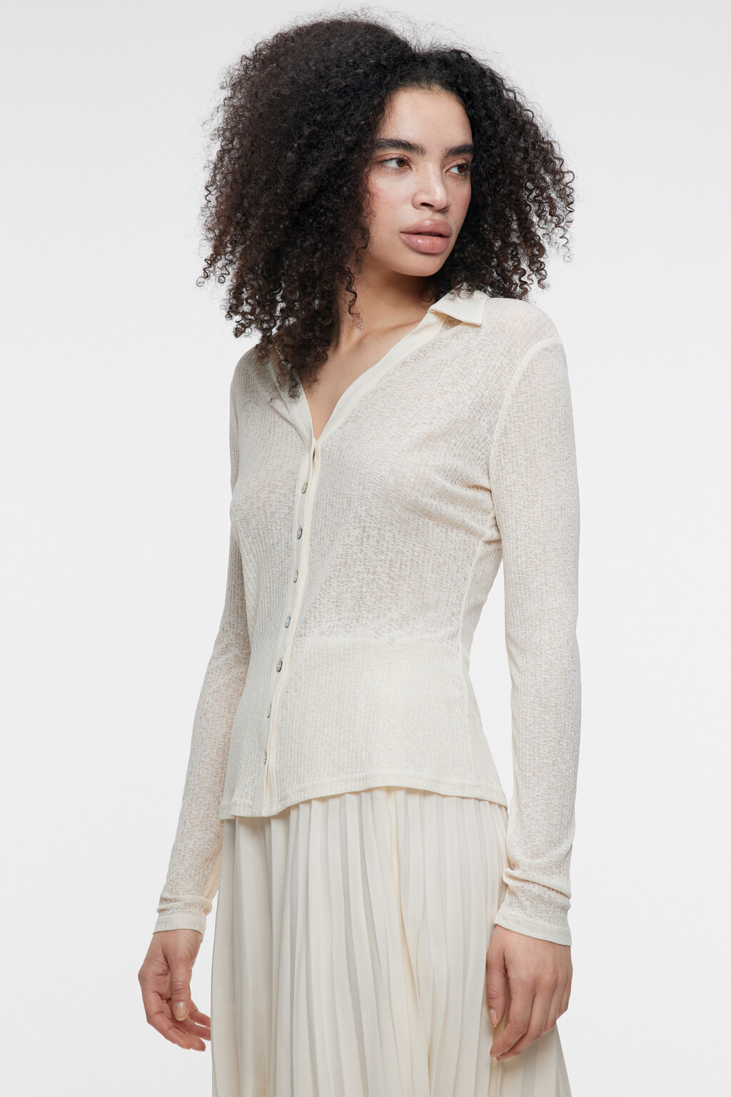 Блузка-рубашка облегающая с V-образным вырезом - цвет бежевый - 2