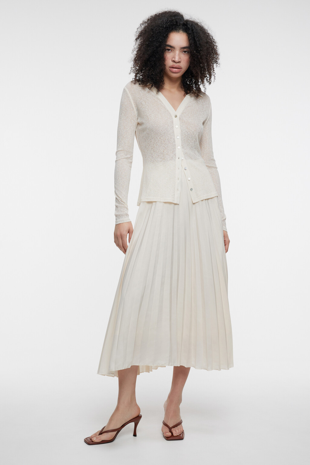 Блузка-рубашка облегающая с V-образным вырезом - цвет бежевый - 4