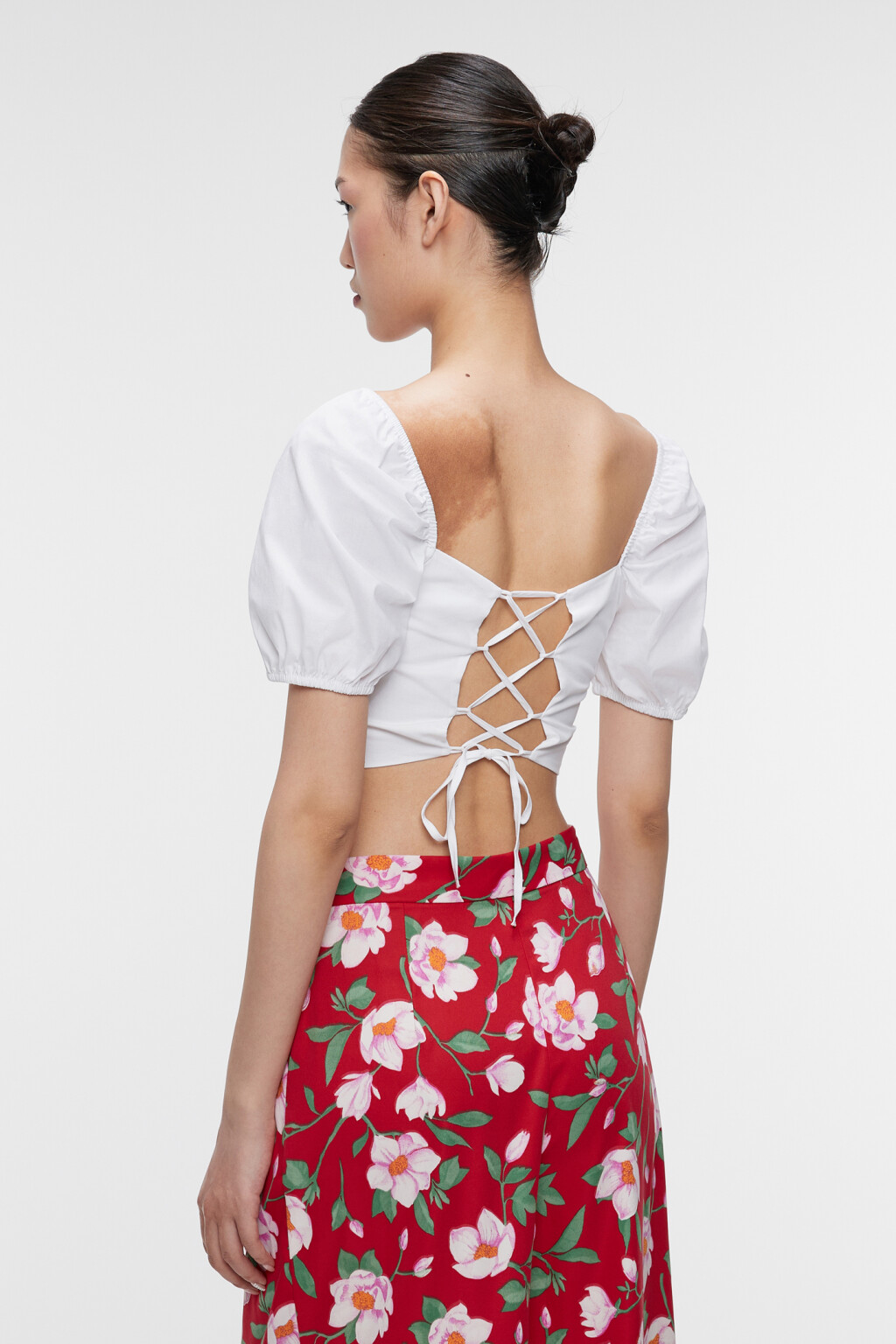 Блузка-топ хлопковая с открытой спиной и шнуровкой - цвет белый - 4