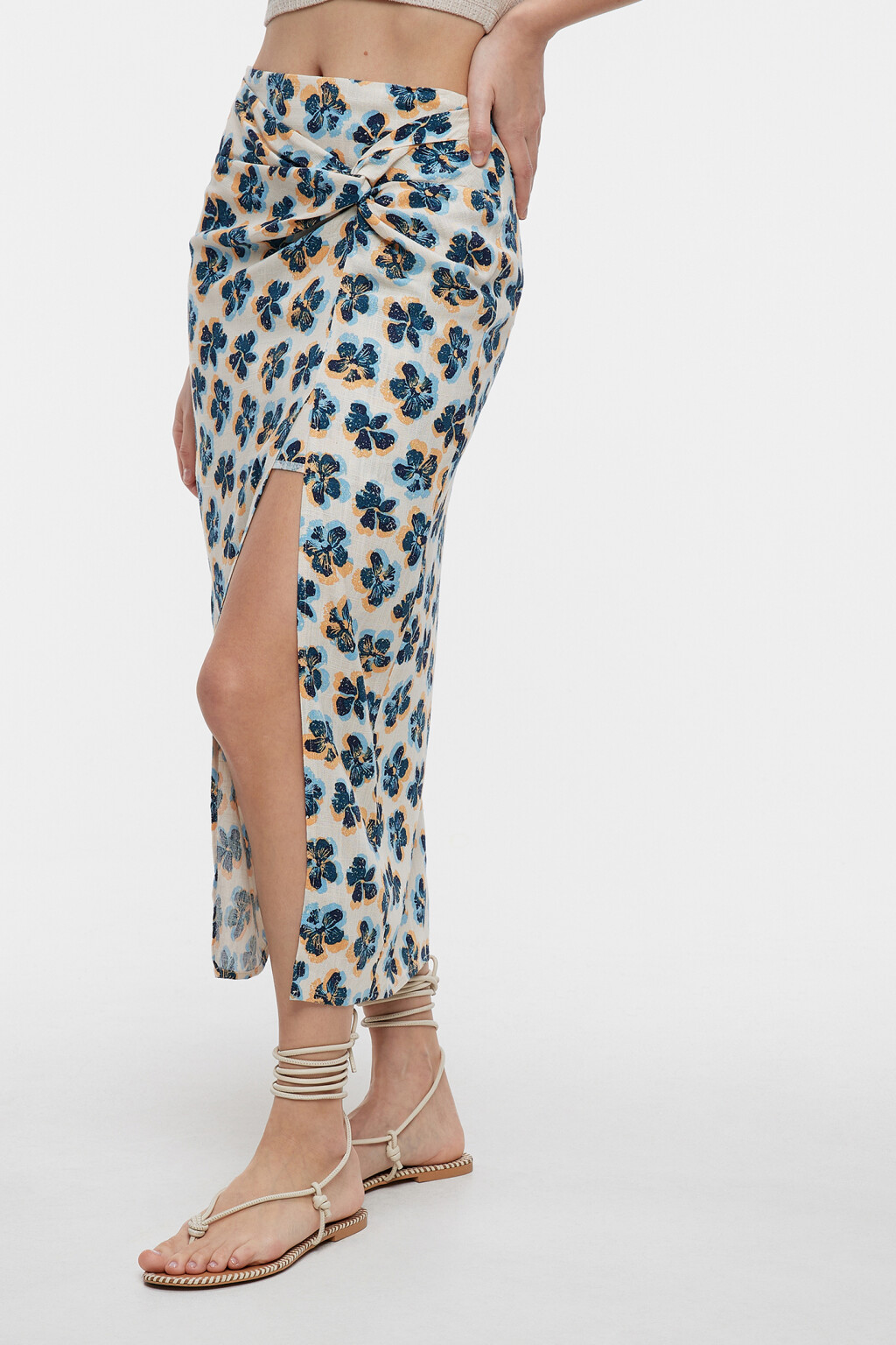 Юбка миди вискозная с разрезом и драпировкой - цвет мультиколор - 2