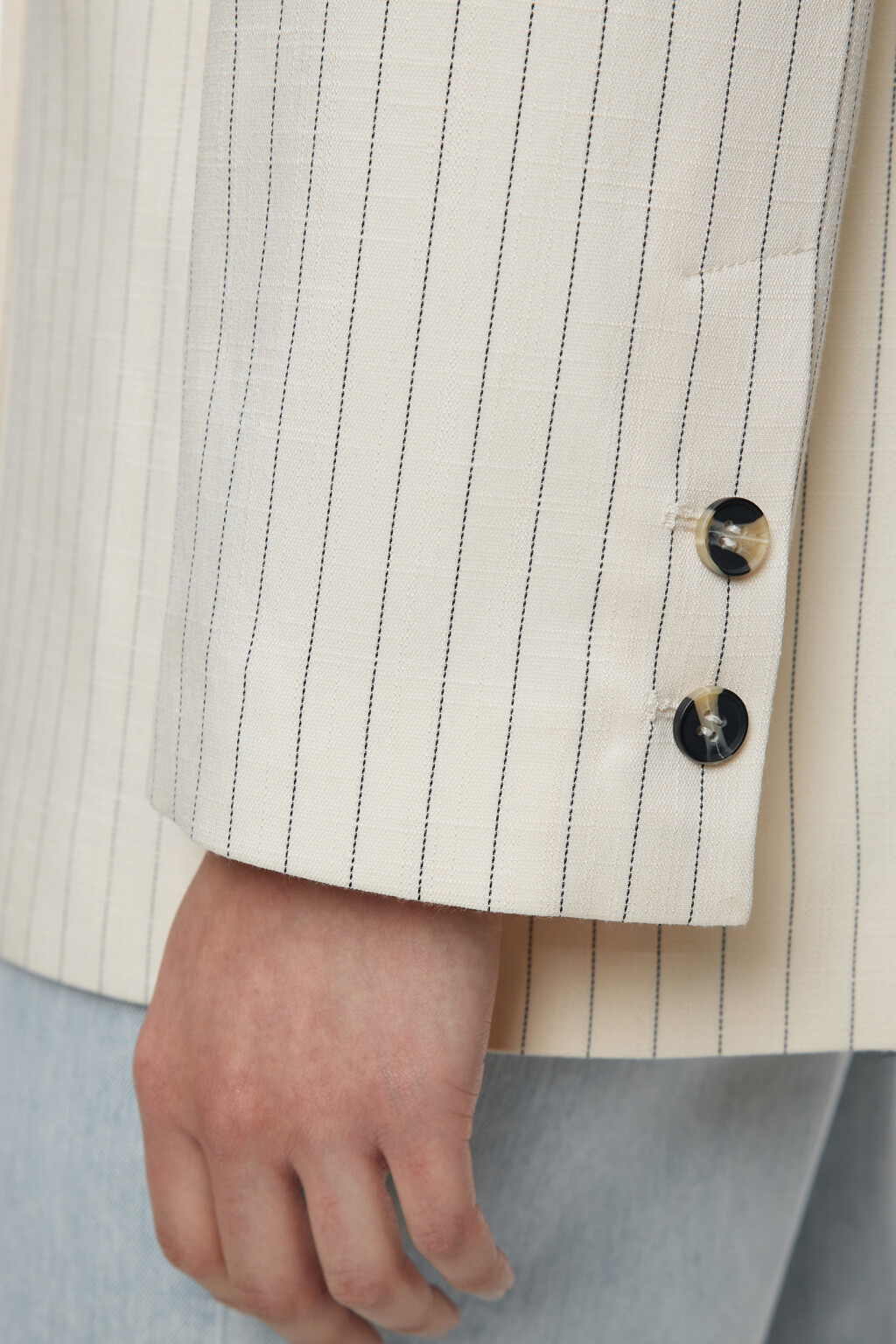 Пиджак oversize двубортный в вертикальную полоску - цвет бежевый - 8