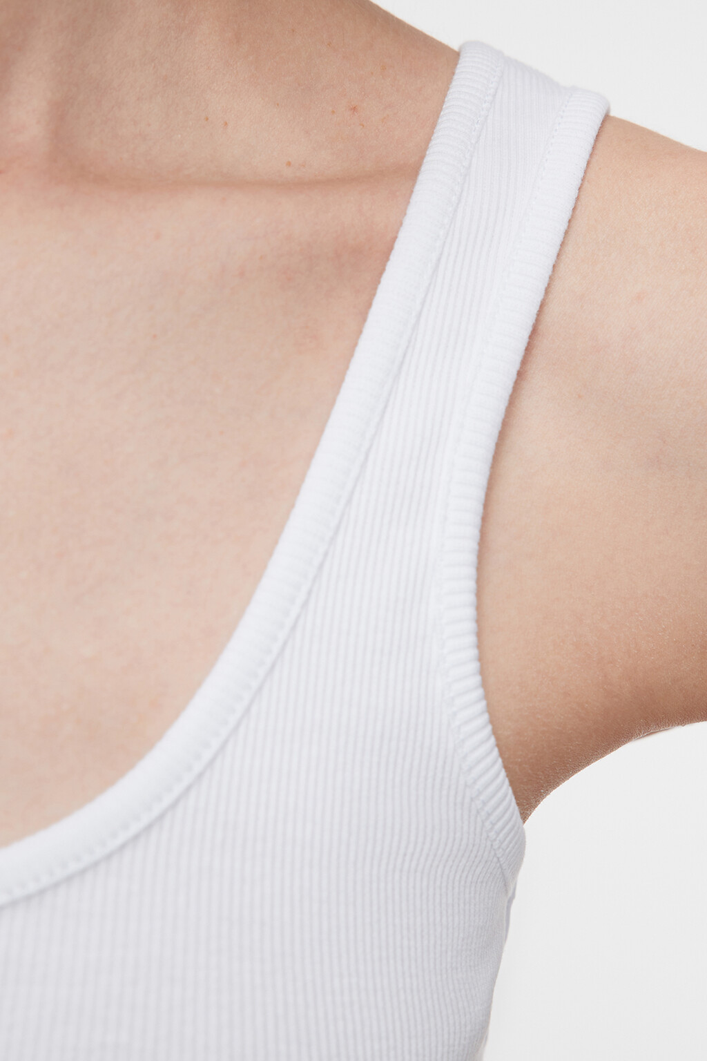 Топ-майка хлопковый в рубчик с застежкой на груди - цвет белый - 6