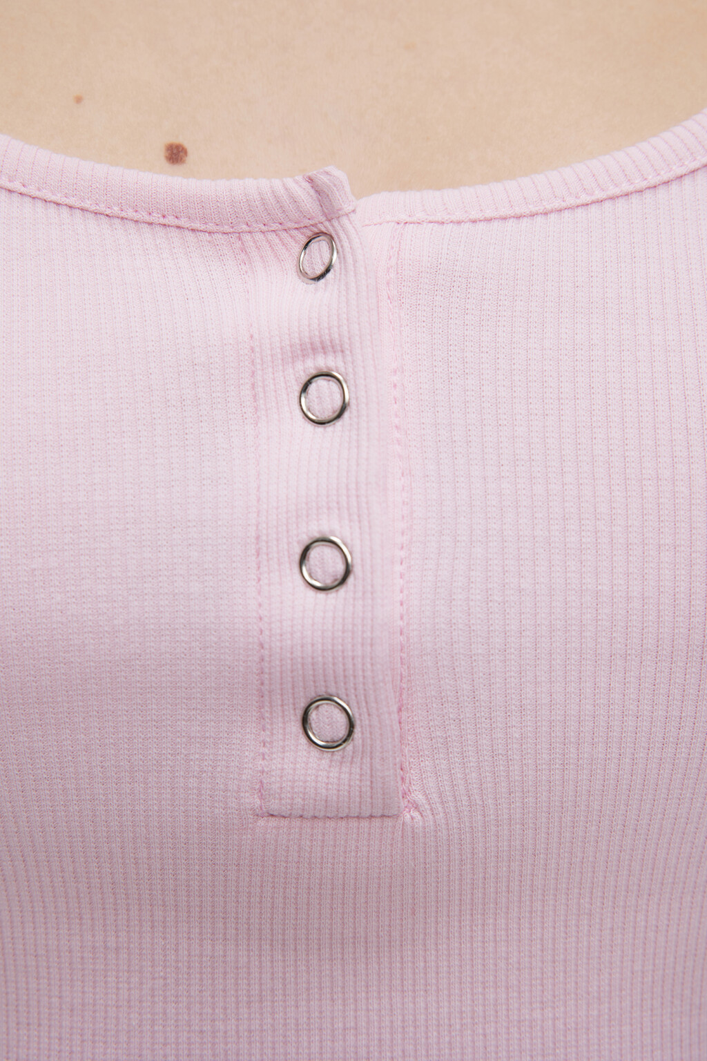 Топ-майка хлопковый в рубчик с застежкой на груди - цвет розовый - 6