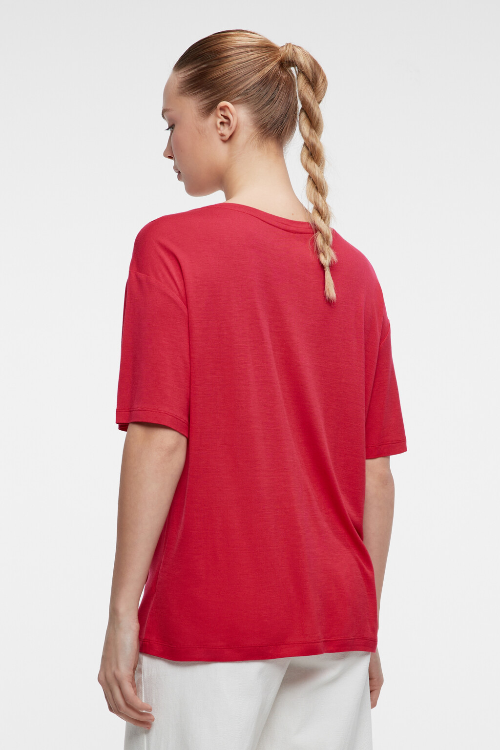 Футболка oversize с глубоким V-вырезом из лиоцелла - цвет красный - 3