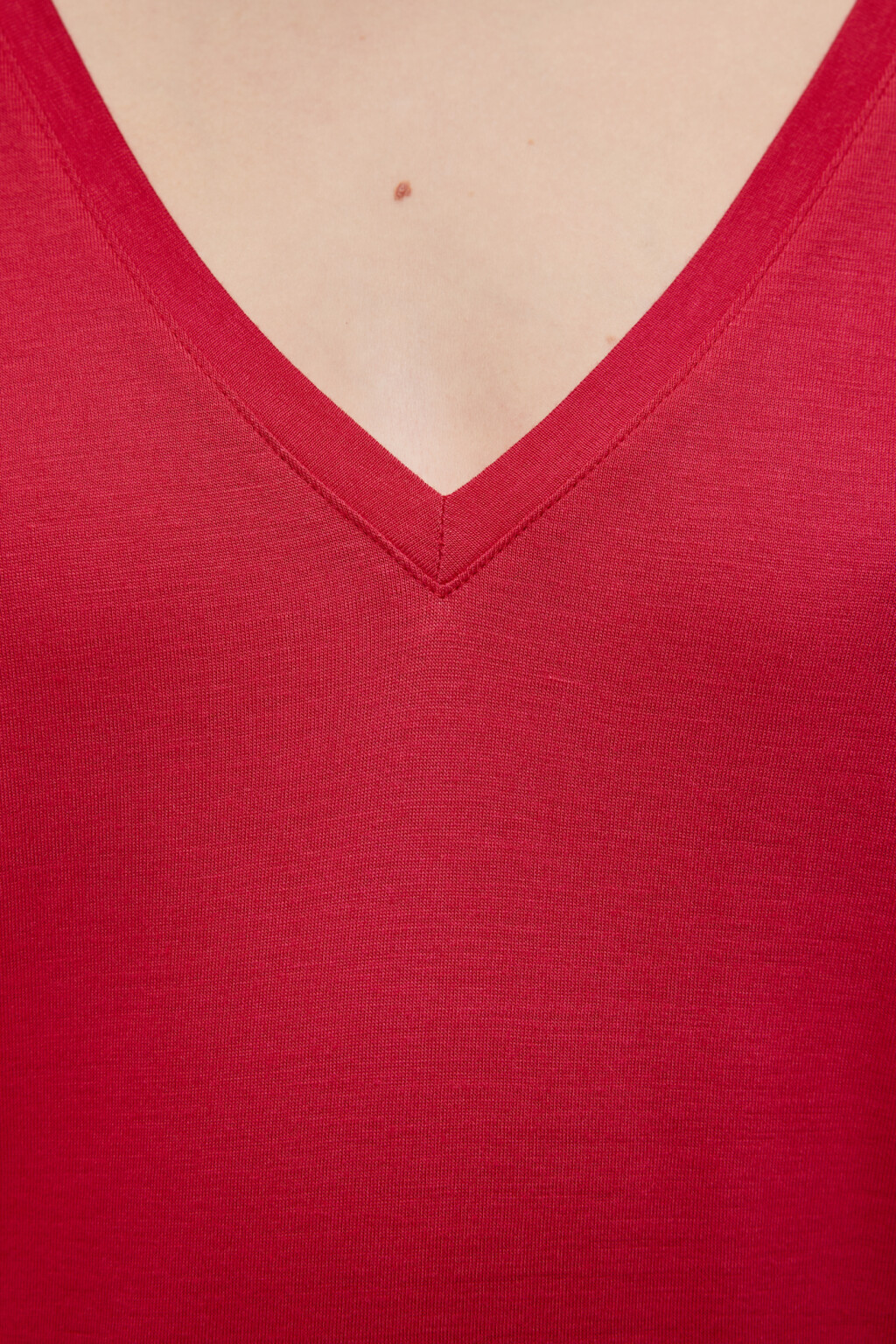 Футболка oversize с глубоким V-вырезом из лиоцелла - цвет красный - 5