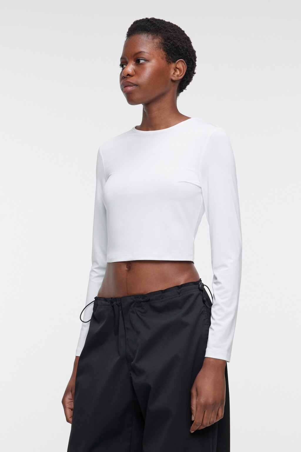 Лонгслив укороченный облегающий однотонный - цвет белый - 3