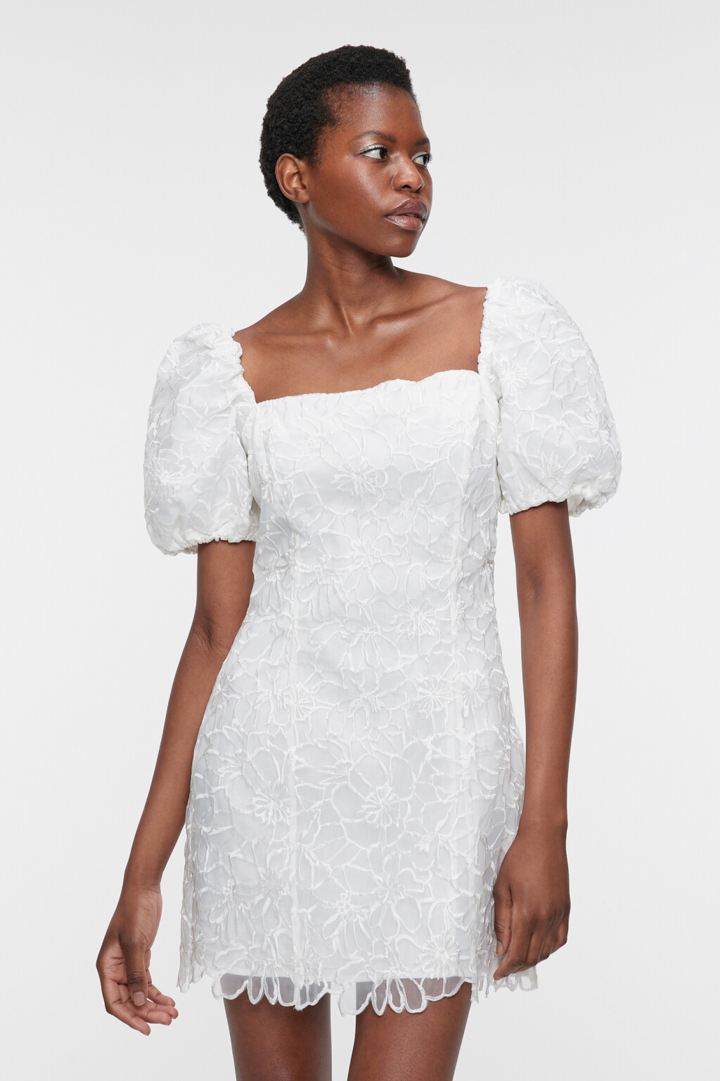 Платье-футляр мини облегающее с рукавами-фонариками - цвет бежевый - 1