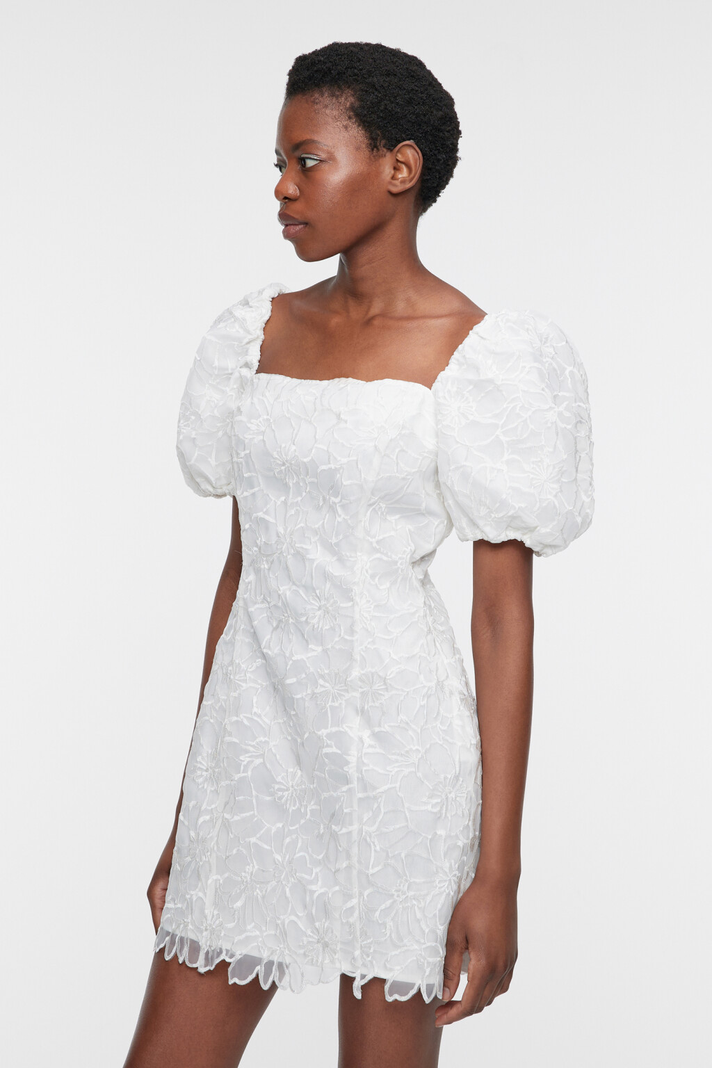 Платье-футляр мини облегающее с рукавами-фонариками - цвет бежевый - 2