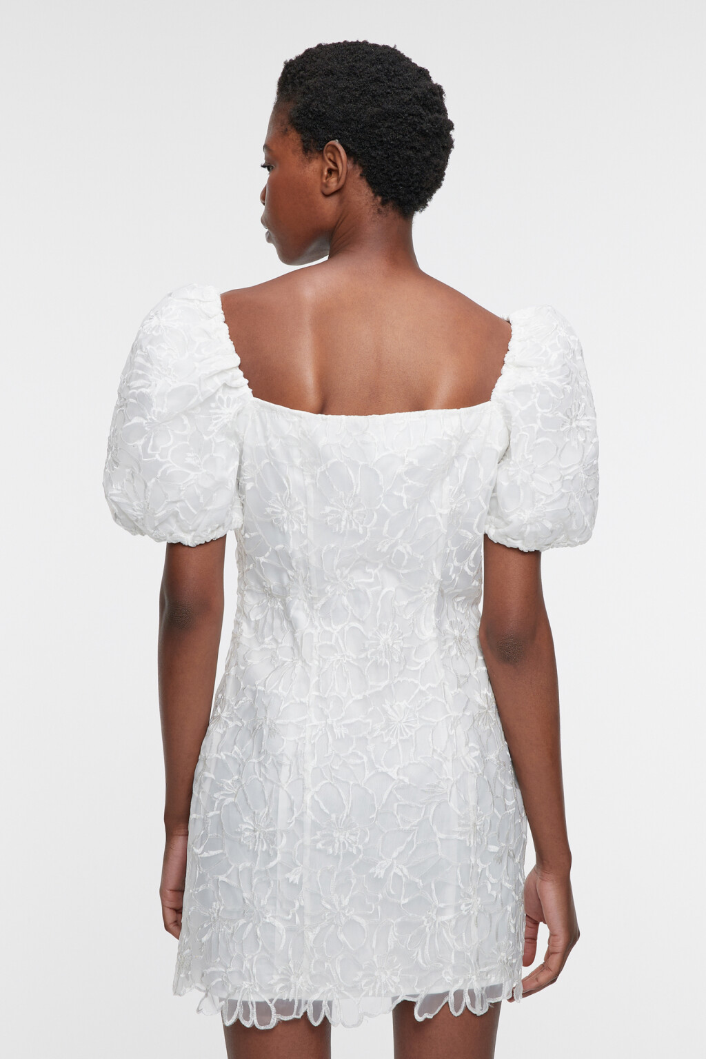 Платье-футляр мини облегающее с рукавами-фонариками - цвет бежевый - 3