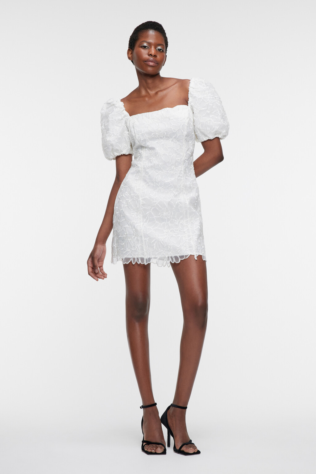 Платье-футляр мини облегающее с рукавами-фонариками - цвет бежевый - 4