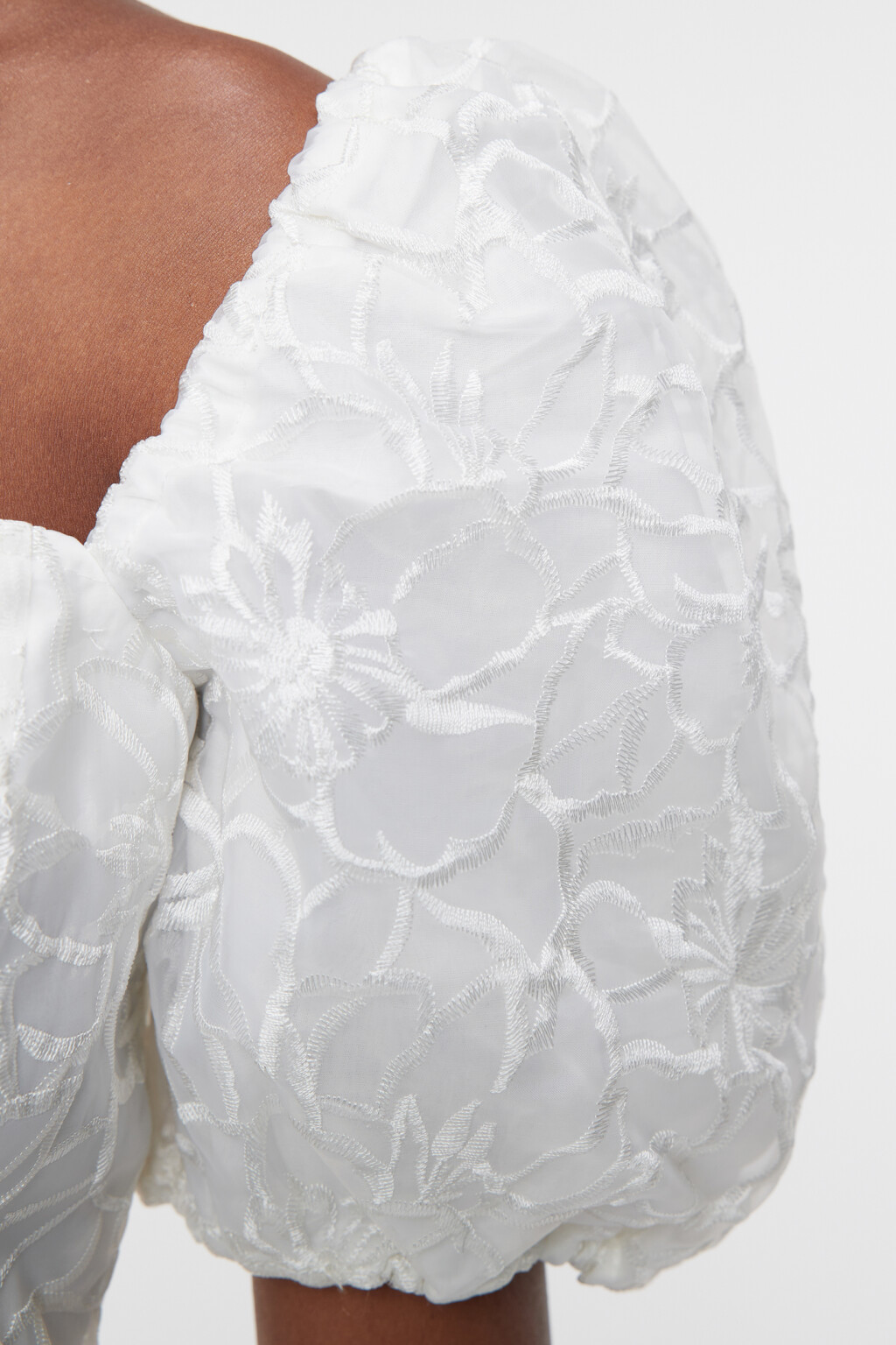 Платье-футляр мини облегающее с рукавами-фонариками - цвет бежевый - 6