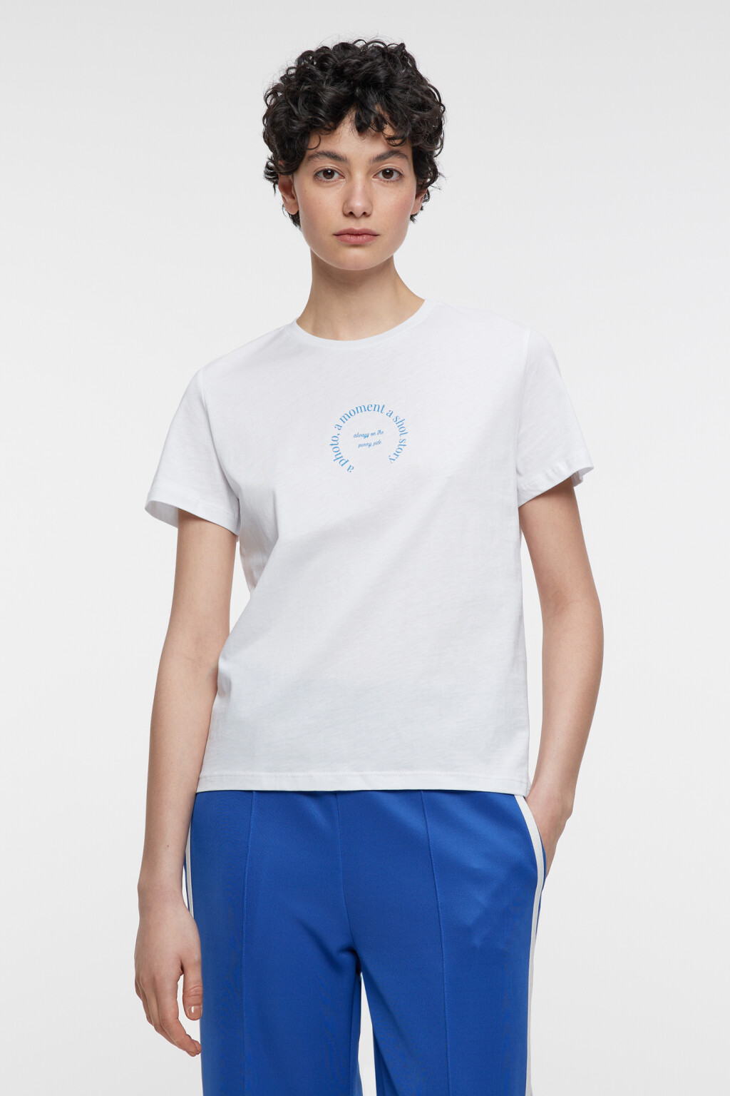 Футболка прямая хлопковая с принтом-надписью - цвет белый - 1