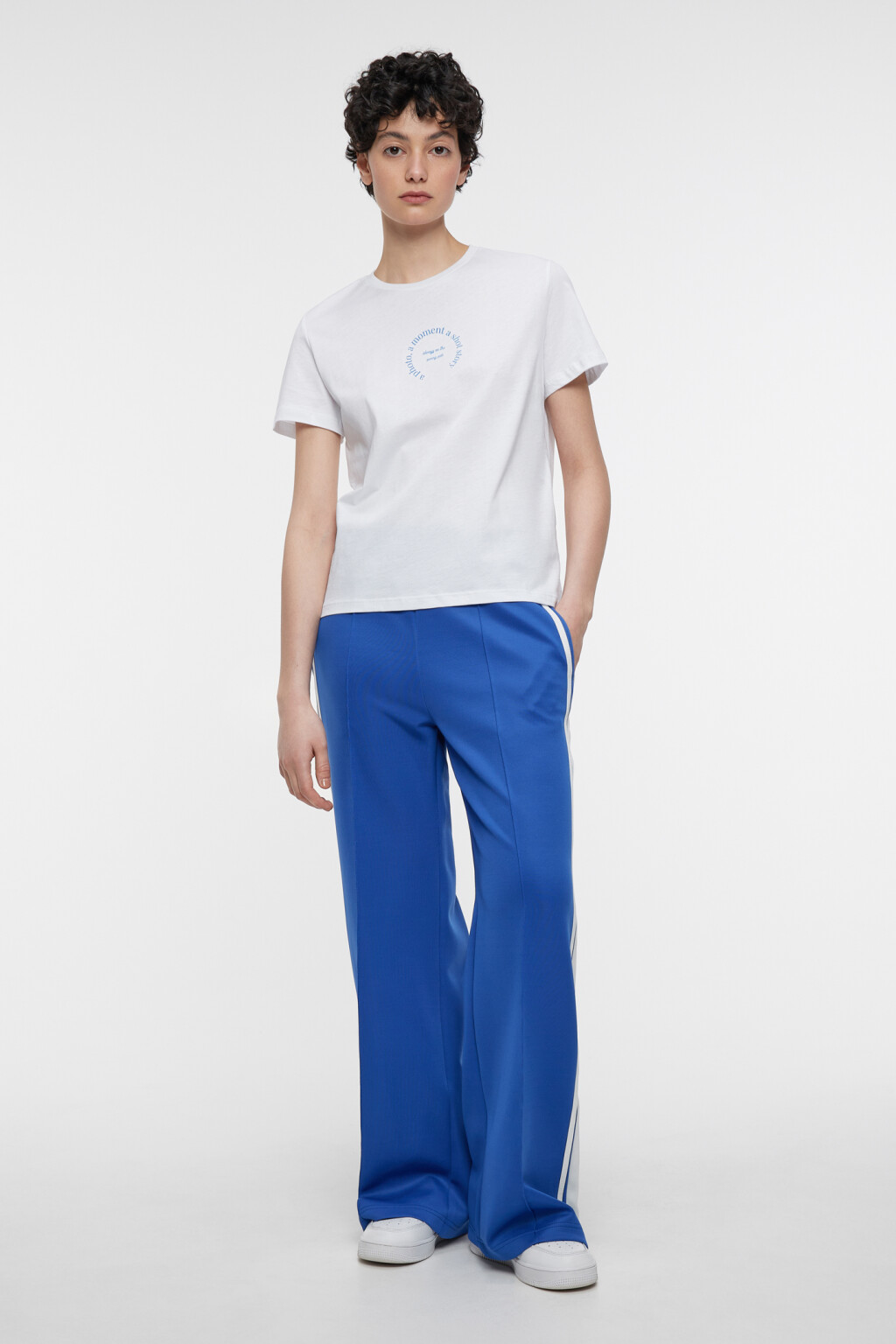 Футболка прямая хлопковая с принтом-надписью - цвет белый - 4