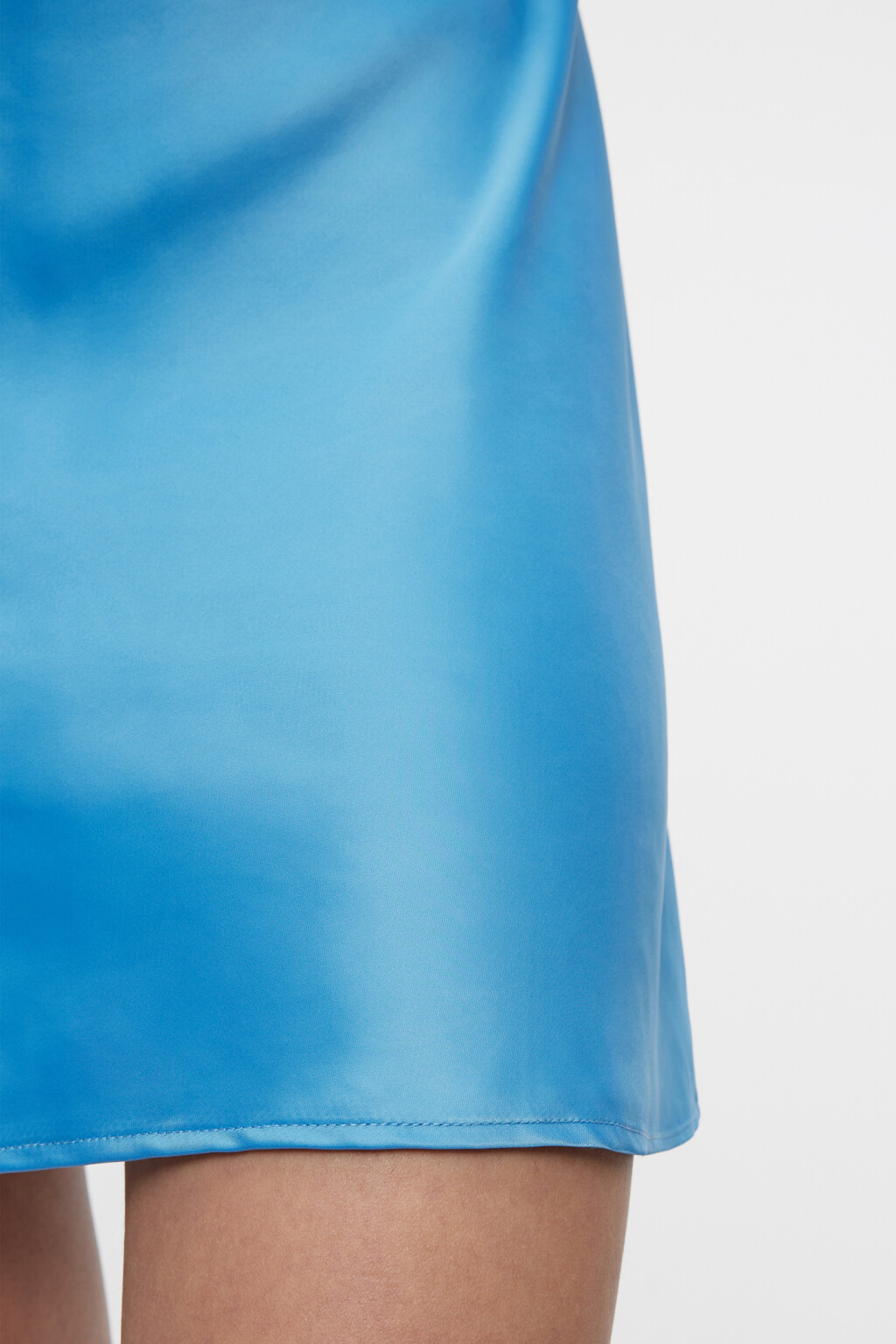 Платье мини в бельевом стиле на тонких бретелях - цвет голубой - 4