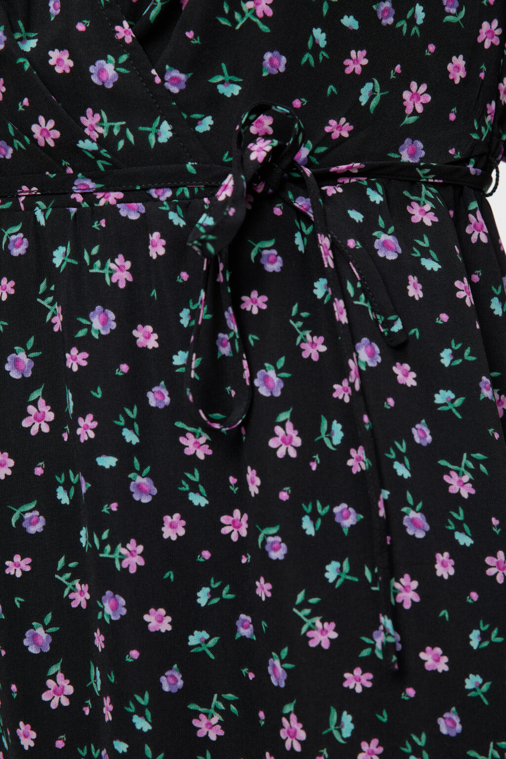 Платье миди приталенное с запахом и коротким рукавом - цвет черный - 4