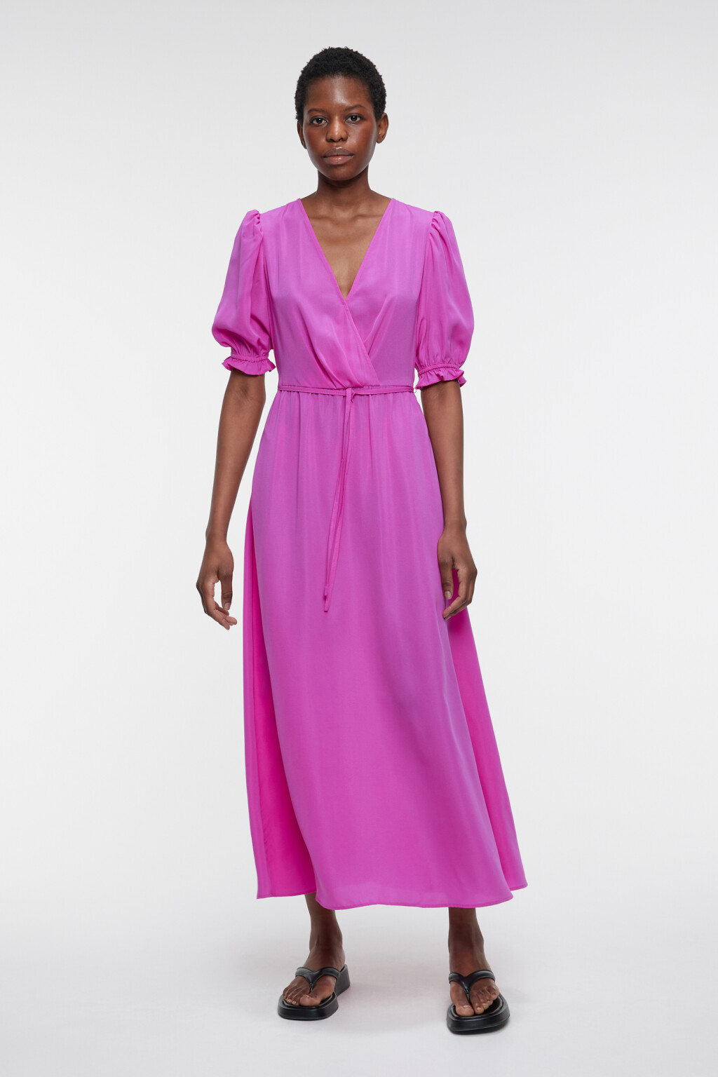 Платье миди приталенное с запахом и коротким рукавом - цвет розовый - 4