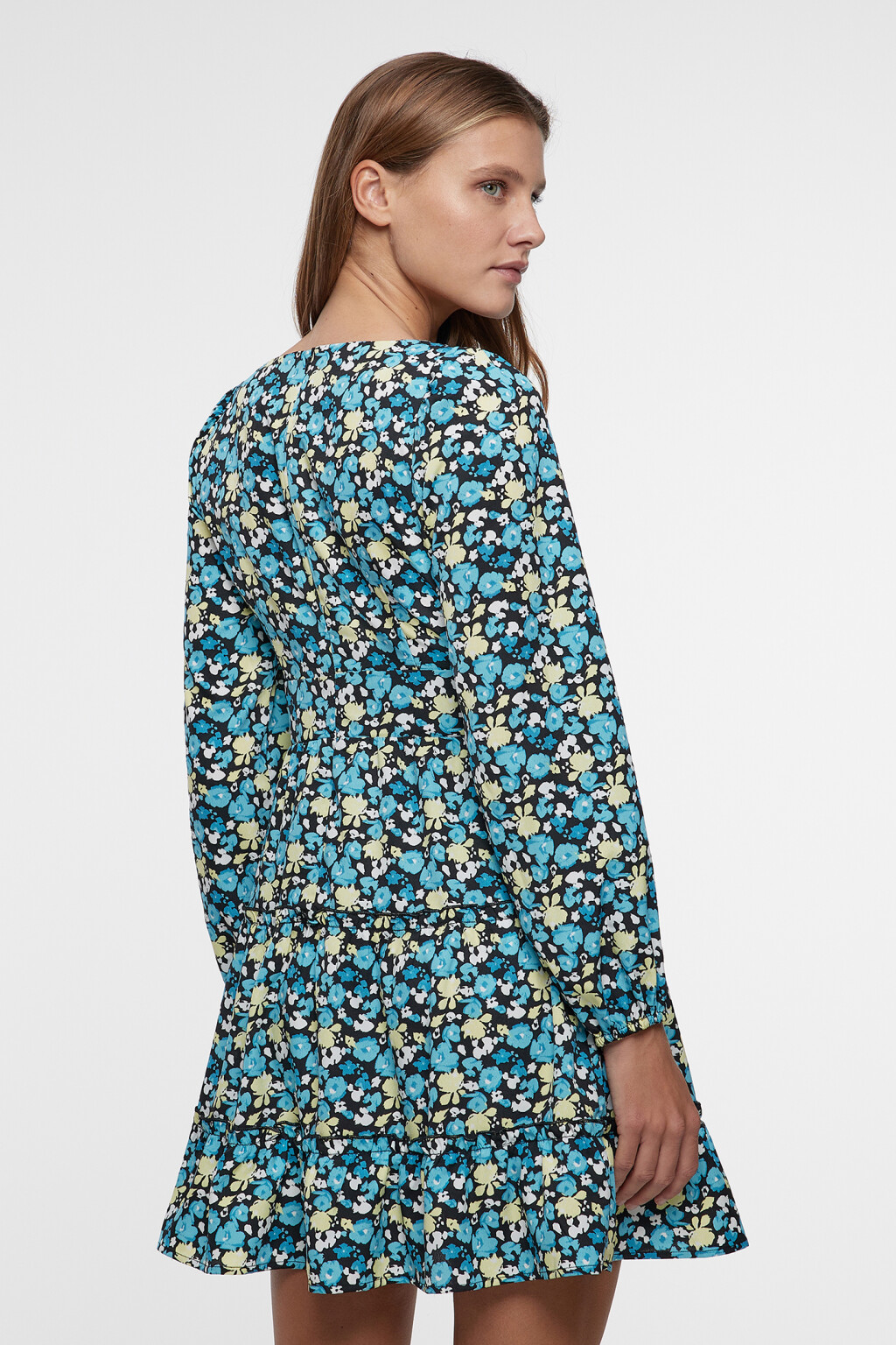 Платье baby-doll с ярусной юбкой и пышными рукавами - цвет черный - 4