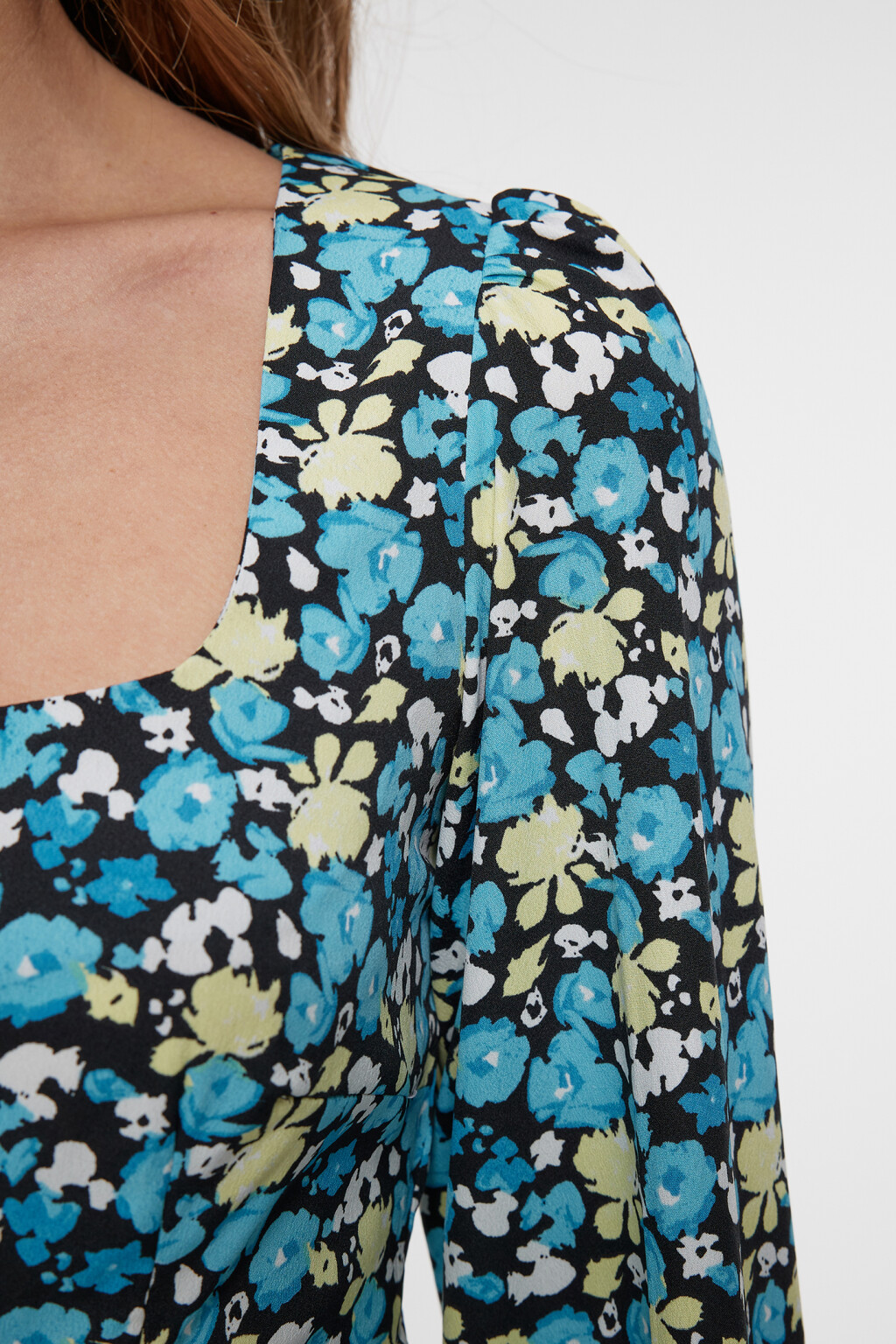 Платье baby-doll с ярусной юбкой и пышными рукавами - цвет черный - 5