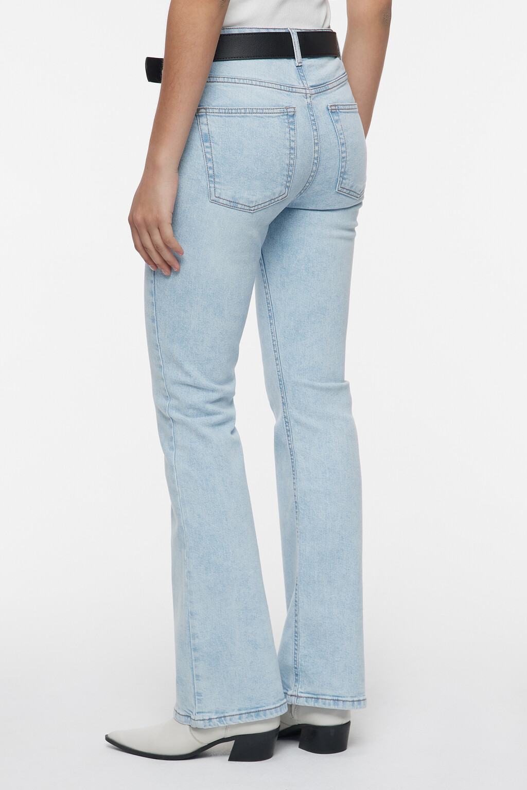Джинсы клеш со средней посадкой и ремнем - цвет голубой - 4