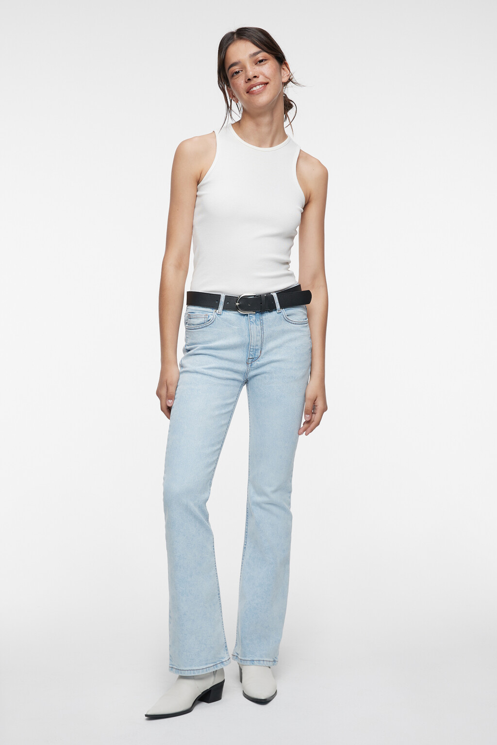 Джинсы клеш со средней посадкой и ремнем - цвет голубой - 5