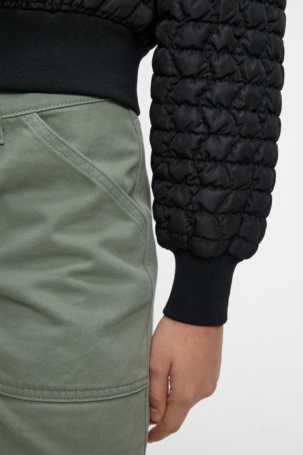 Куртка-бомбер укороченная с объемными стежками - цвет черный - 7