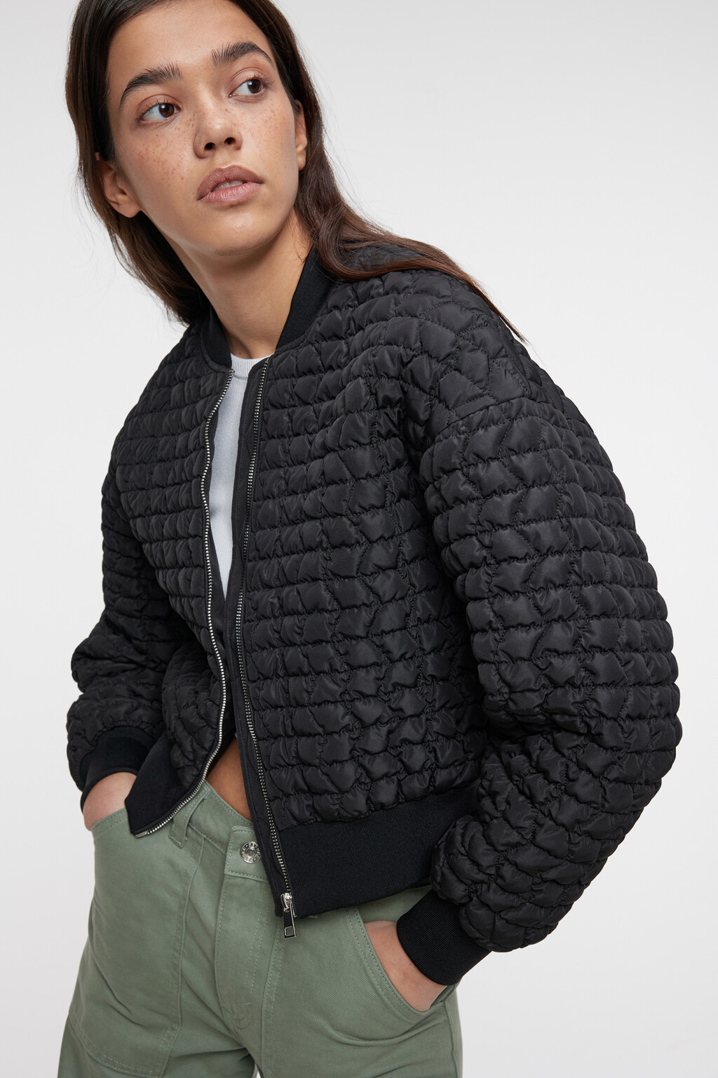 Куртка-бомбер укороченная с объемными стежками - цвет черный - 8