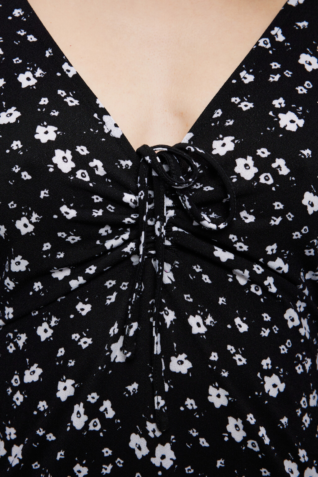 Платье миди с V-вырезом и разрезом на бедре - цвет черный - 5