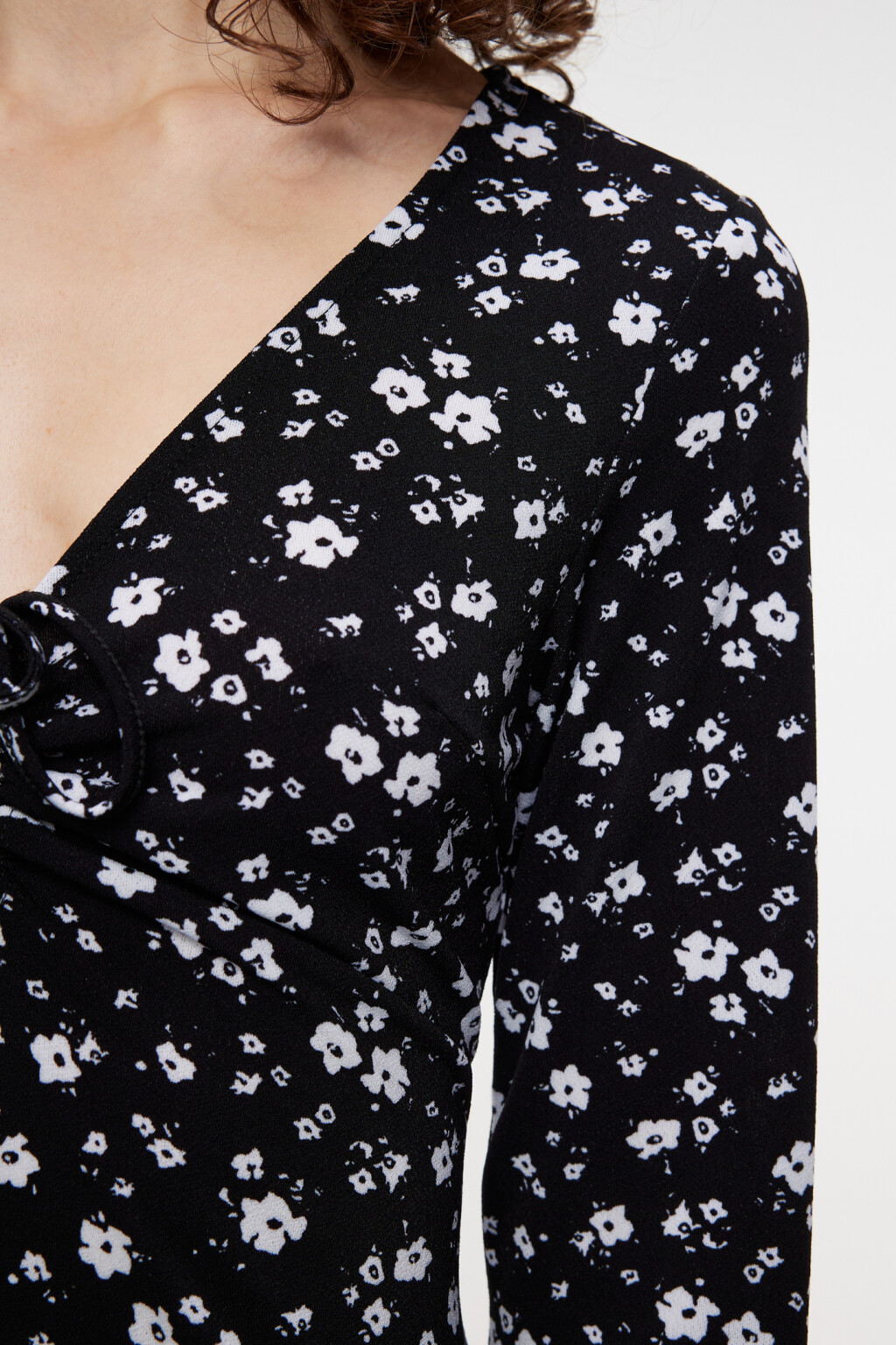 Платье миди с V-вырезом и разрезом на бедре - цвет черный - 6