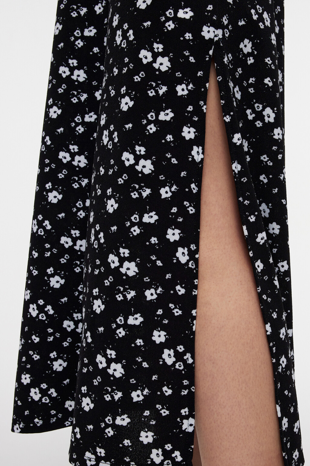 Платье миди с V-вырезом и разрезом на бедре - цвет черный - 7