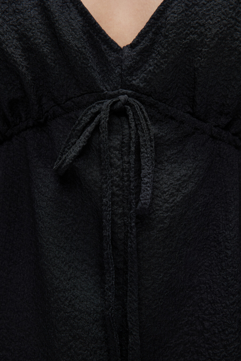 Полукомбинезон мини приталенный на тонких бретельках - цвет черный - 5