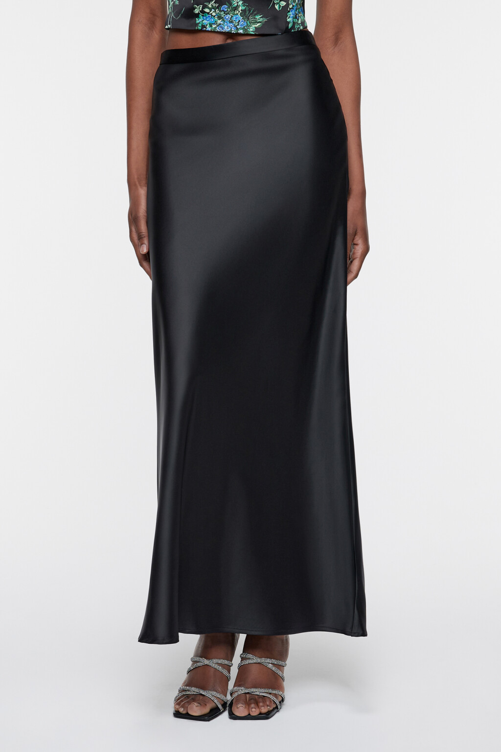Юбка-трапеция макси атласная со средней посадкой - цвет черный - 1