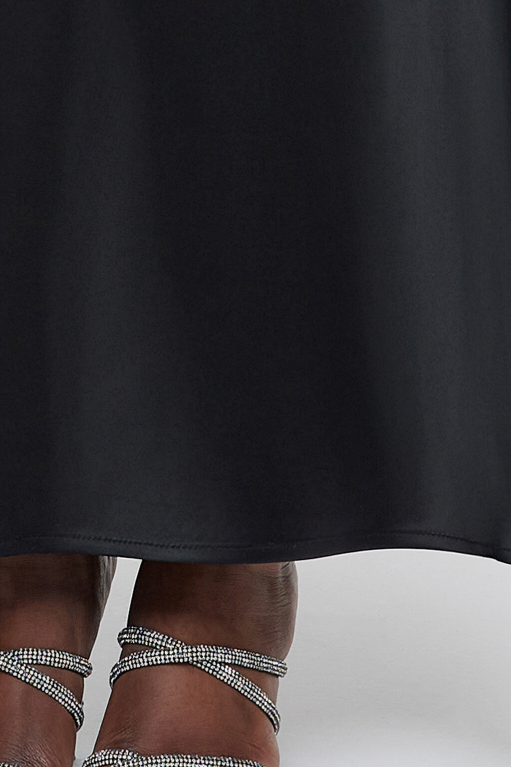 Юбка-трапеция макси атласная со средней посадкой - цвет черный - 6