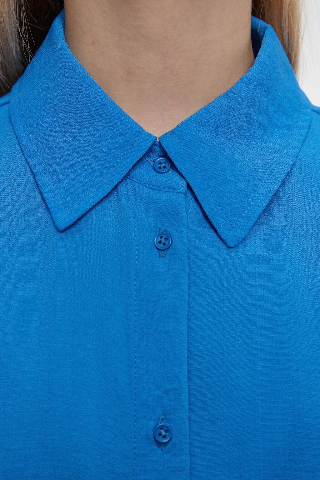 Блузка-рубашка oversize однотонная с мятым эффектом - цвет синий - 6