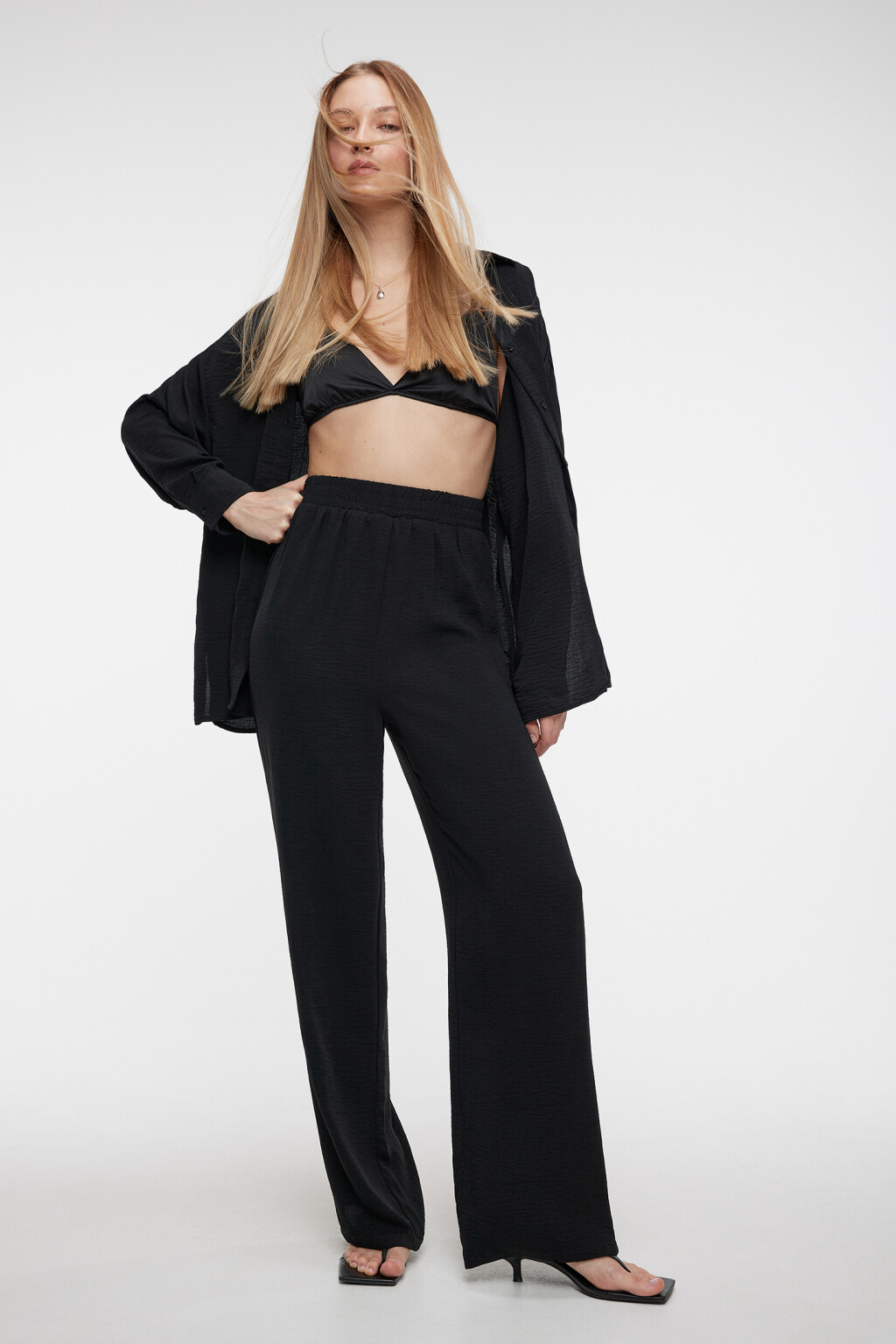 Брюки прямые свободные с поясом на резинке - цвет черный - 1