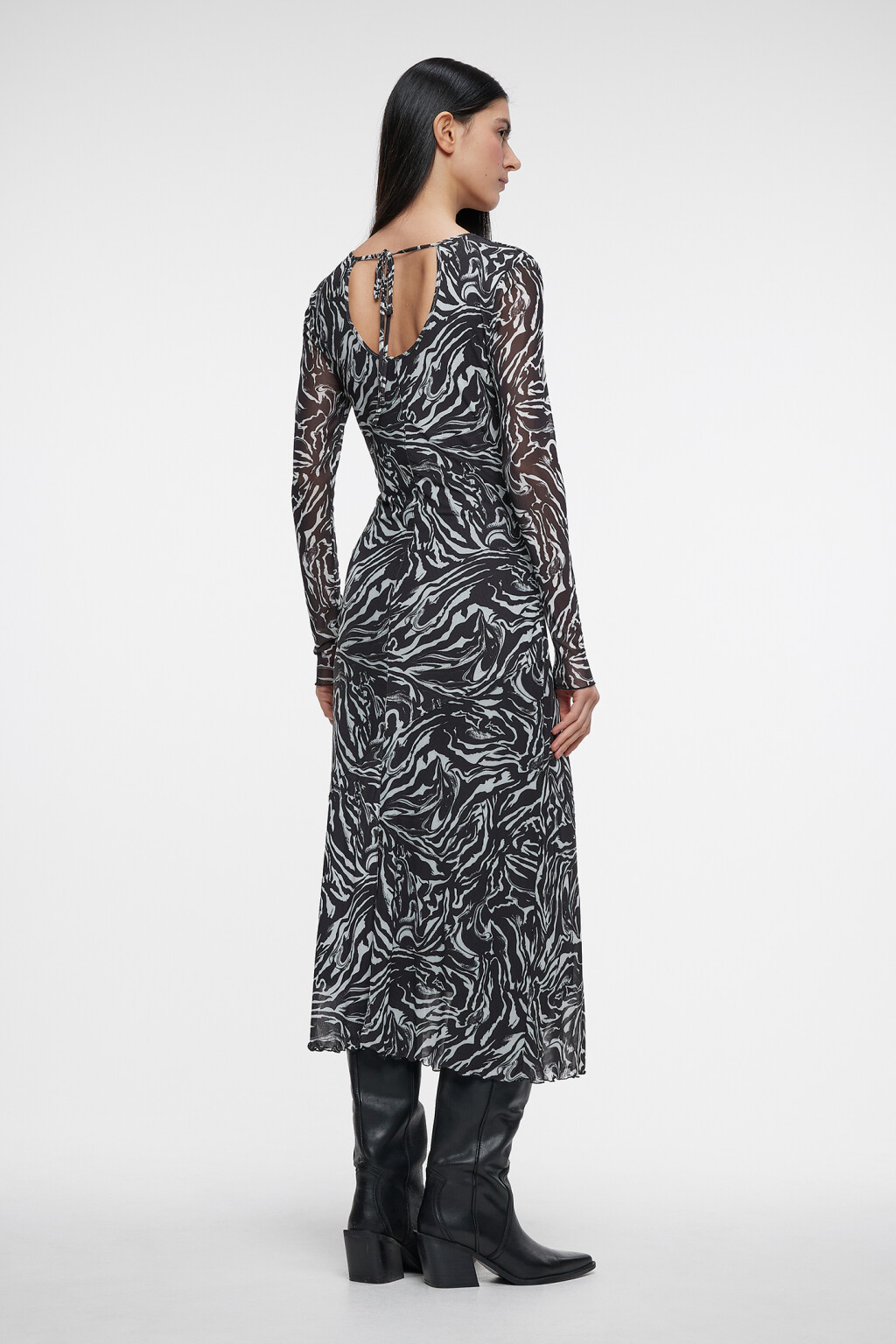 Платье миди приталенное сетчатое с вырезом на спинке - цвет черный - 3