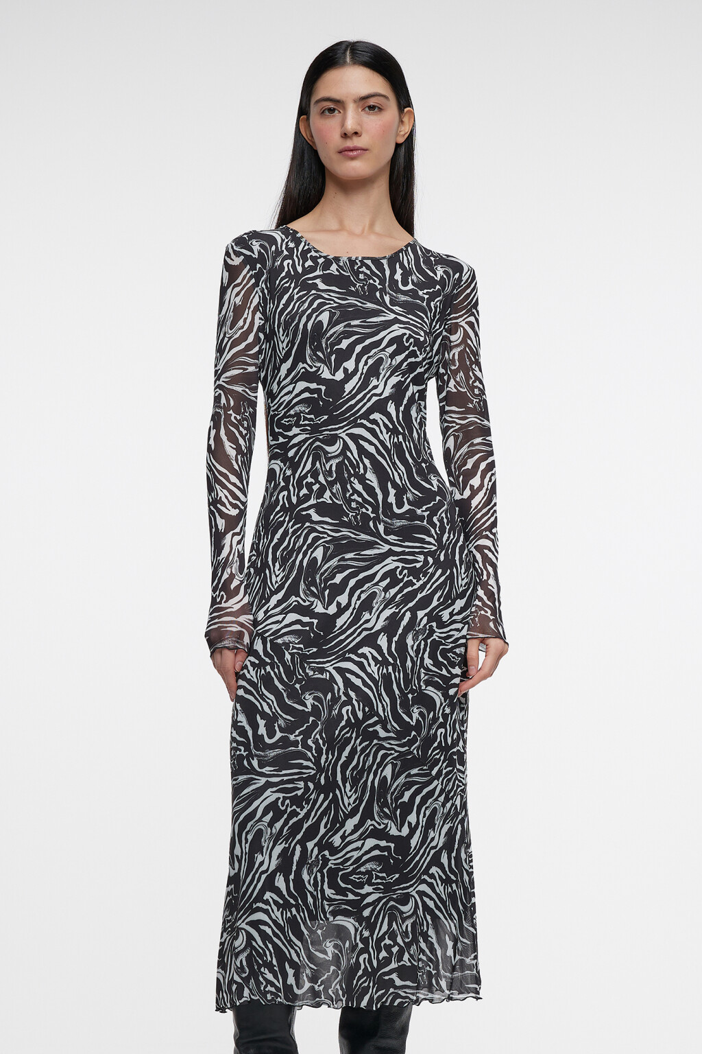 Платье миди приталенное сетчатое с вырезом на спинке - цвет черный - 8