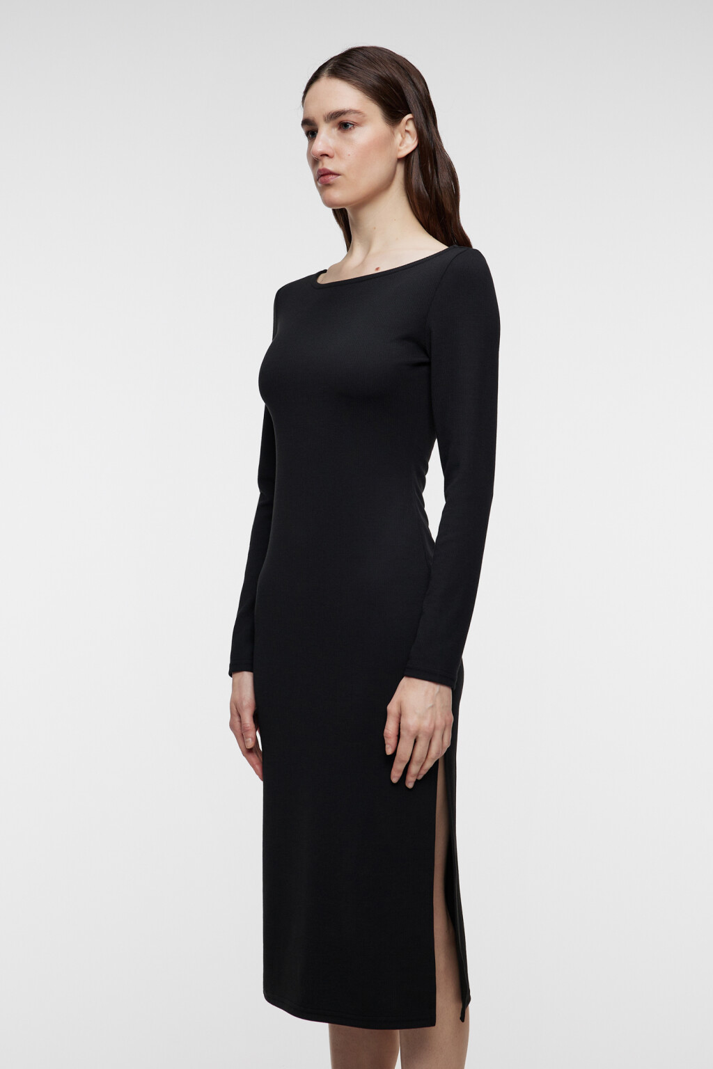 Платье-лапша миди в рубчик с разрезом на бедре - цвет черный - 2