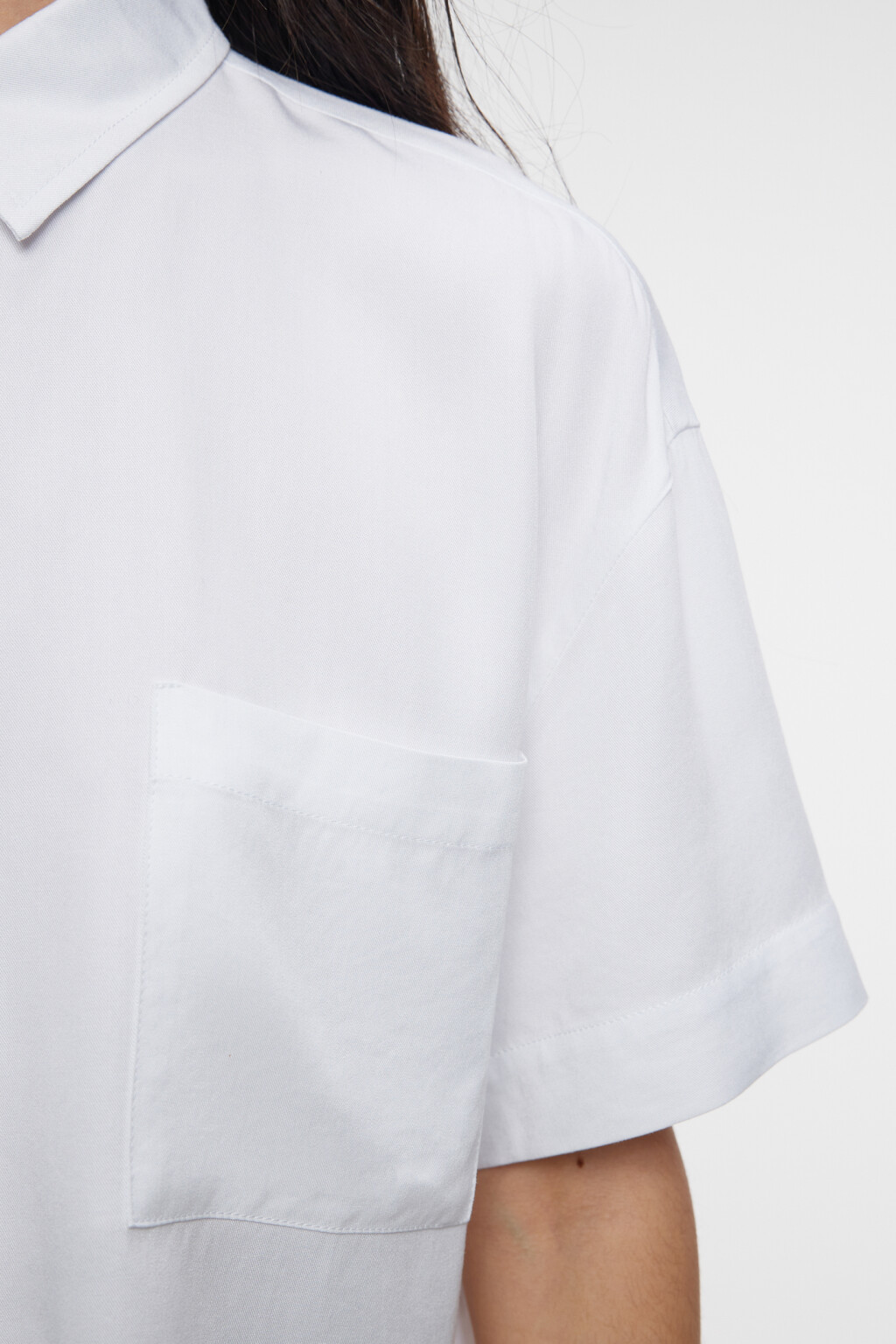 Блузка-рубашка вискозная с карманом и короткими рукавами - цвет белый - 6