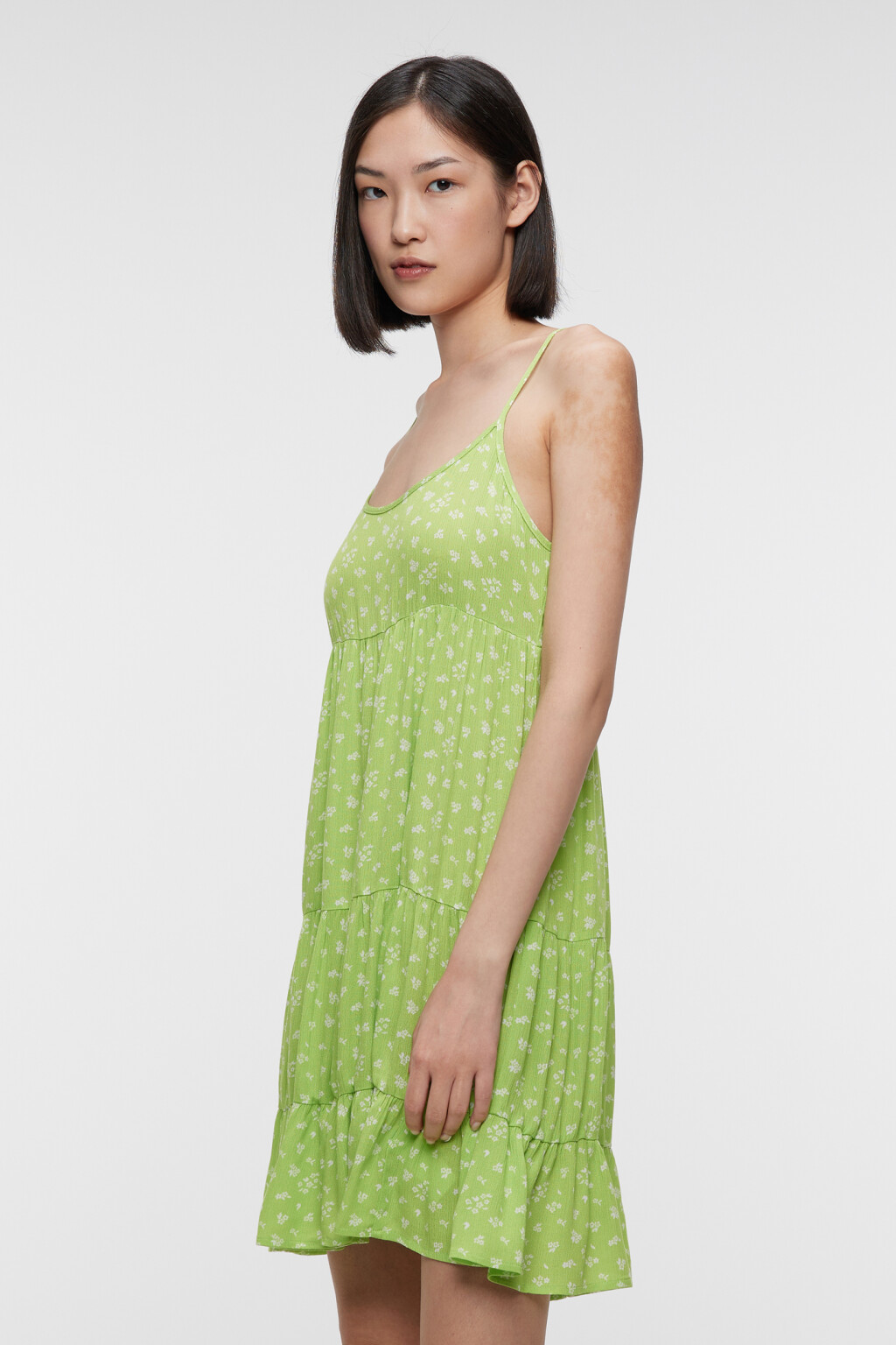 Сарафан-трапеция мини вискозный с ярусной юбкой - цвет зеленый - 2