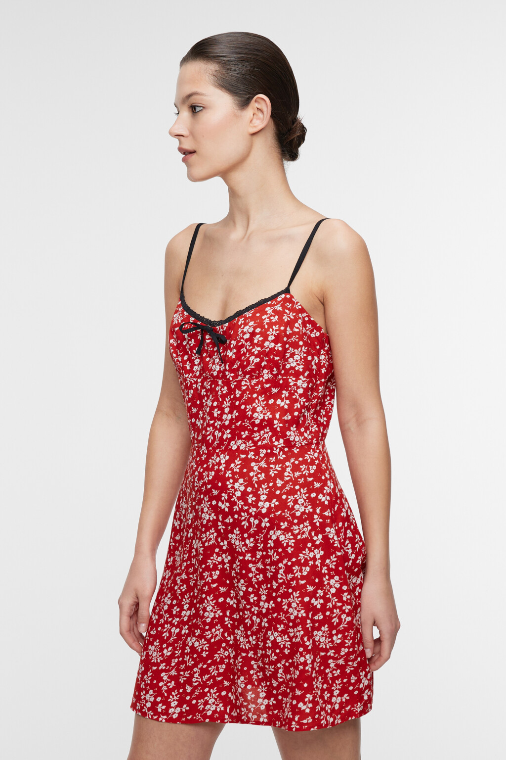 Сарафан мини вискозный с кружевом и бантиком на груди - цвет красный - 2