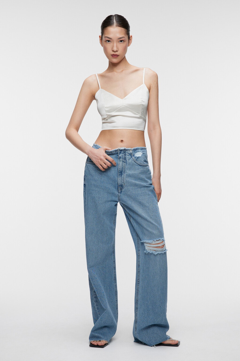 Топ-бюстье атласный облегающий на тонких бретельках - цвет бежевый - 4