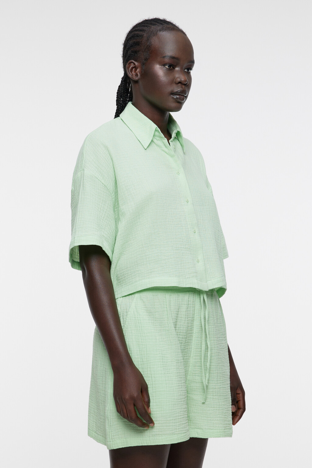 Блузка-рубашка хлопковая укороченная с коротким рукавом - цвет зеленый - 2