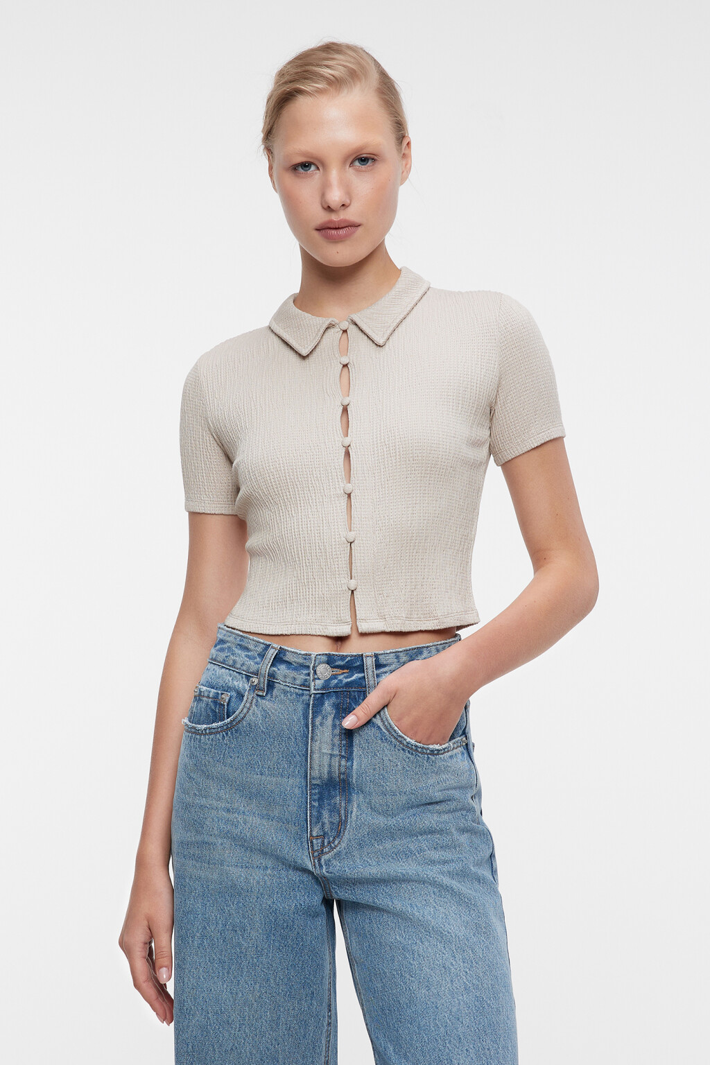 Топ-футболка вискозный облегающий на пуговицах - цвет бежевый - 1