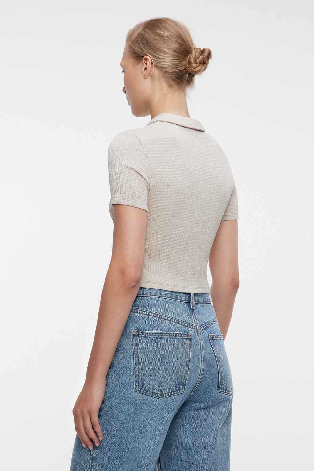 Топ-футболка вискозный облегающий на пуговицах - цвет бежевый - 3