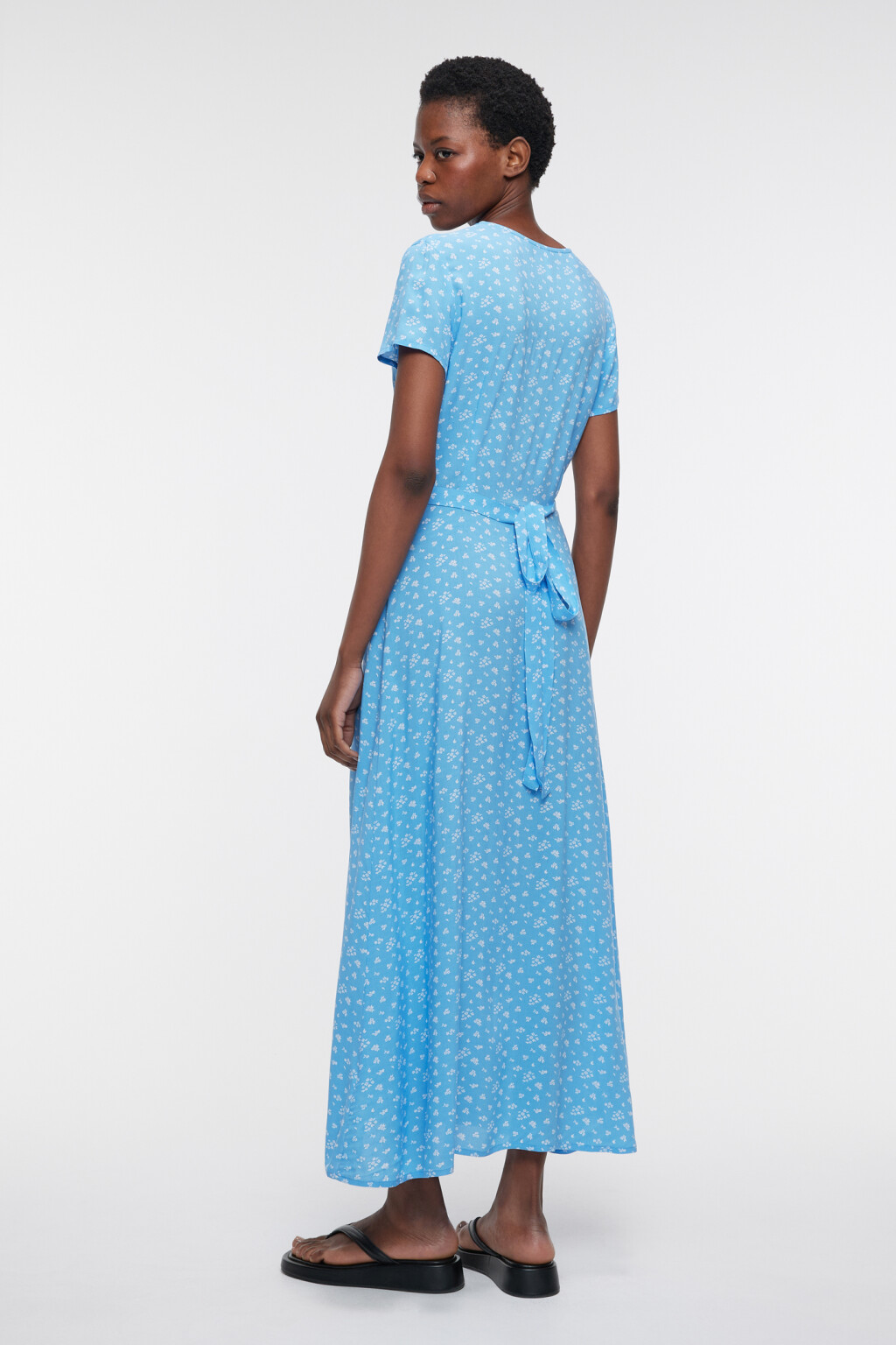 Платье миди вискозное на запах с поясом - цвет голубой - 3